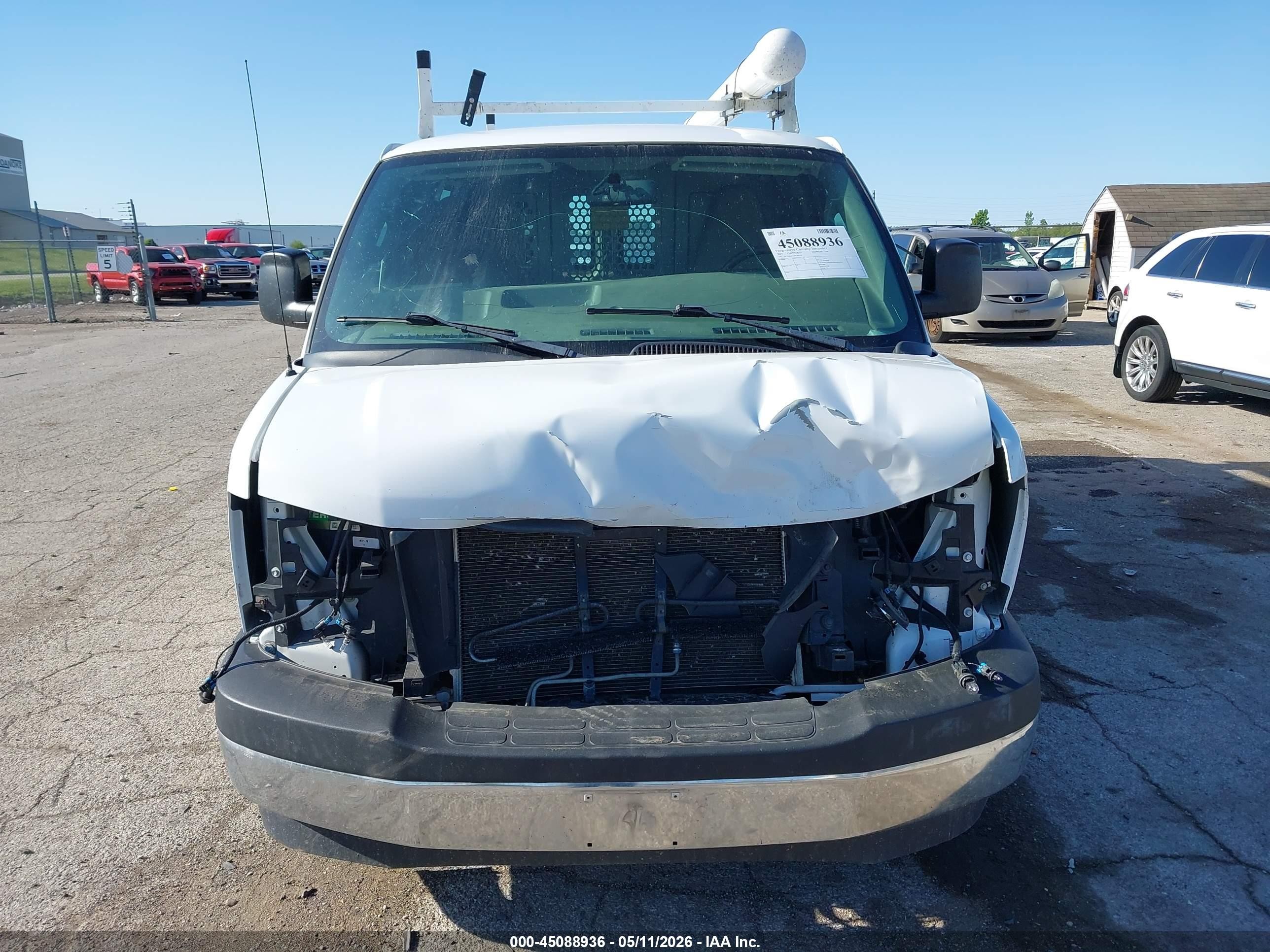 2018 Chevrolet Express 2500 Work Van White vin: 1GCWGAFG6J1905127