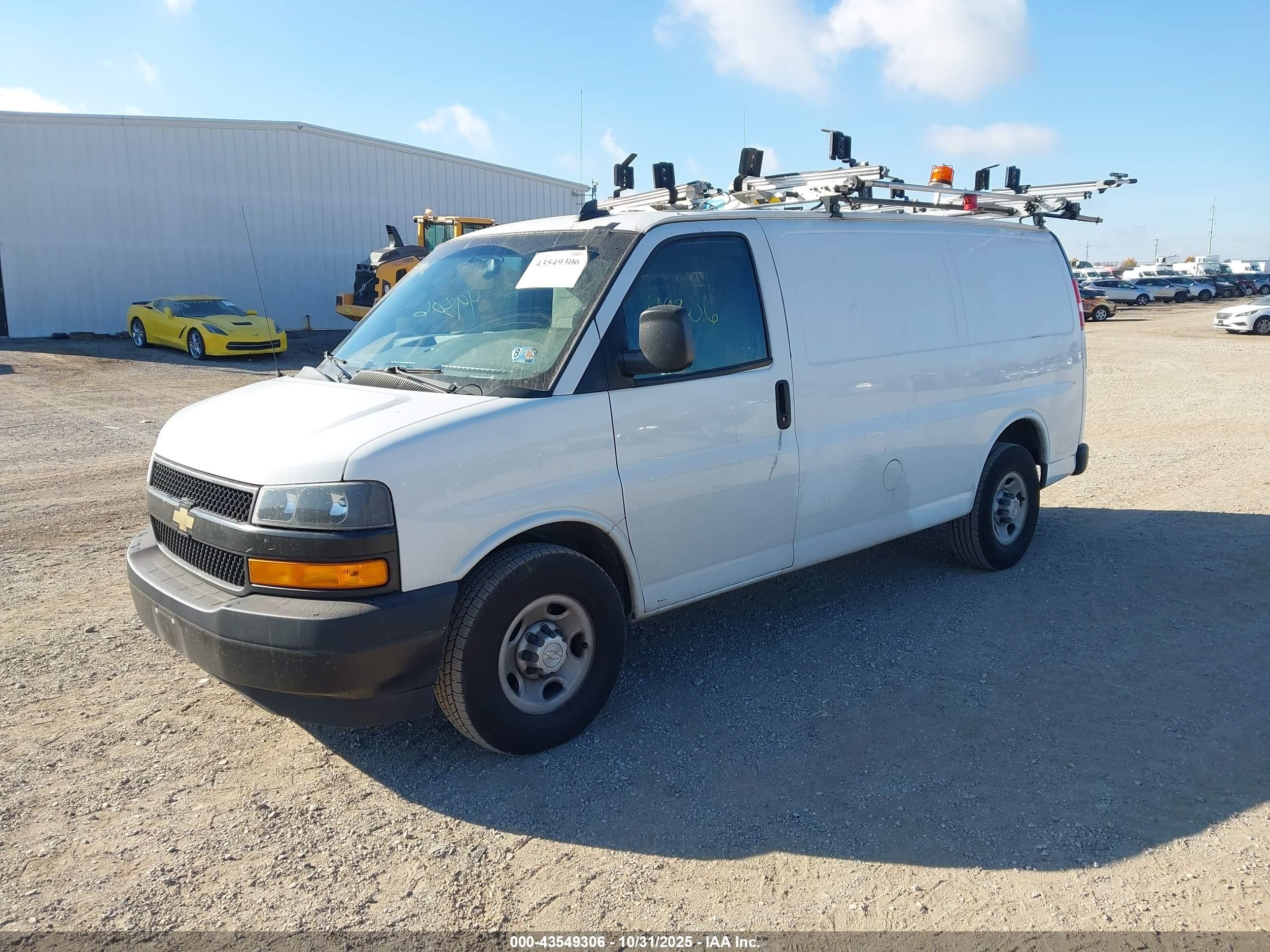 2018 Chevrolet Express 2500 Work Van White vin: 1GCWGAFP0J1335951
