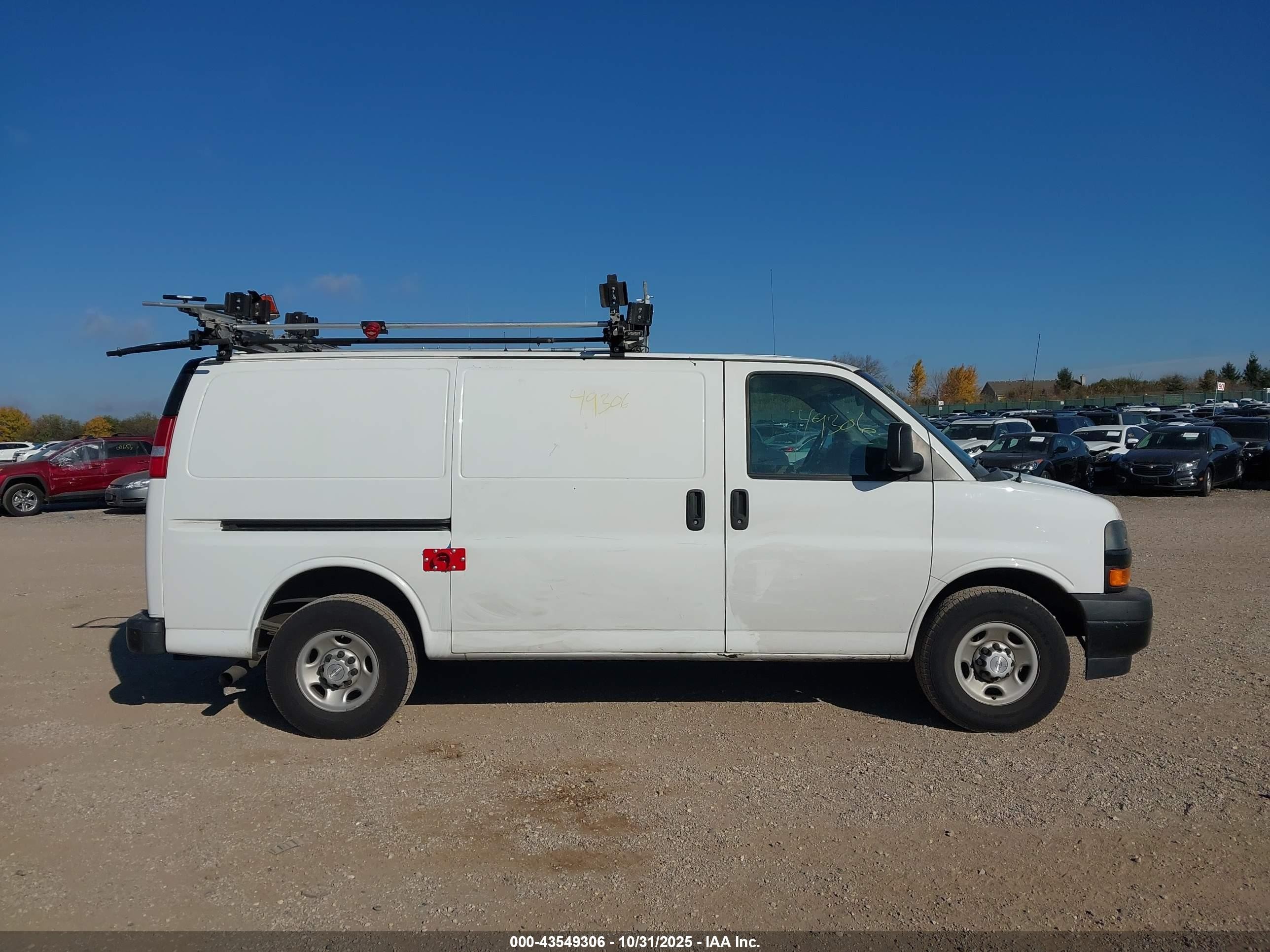 2018 Chevrolet Express 2500 Work Van White vin: 1GCWGAFP0J1335951