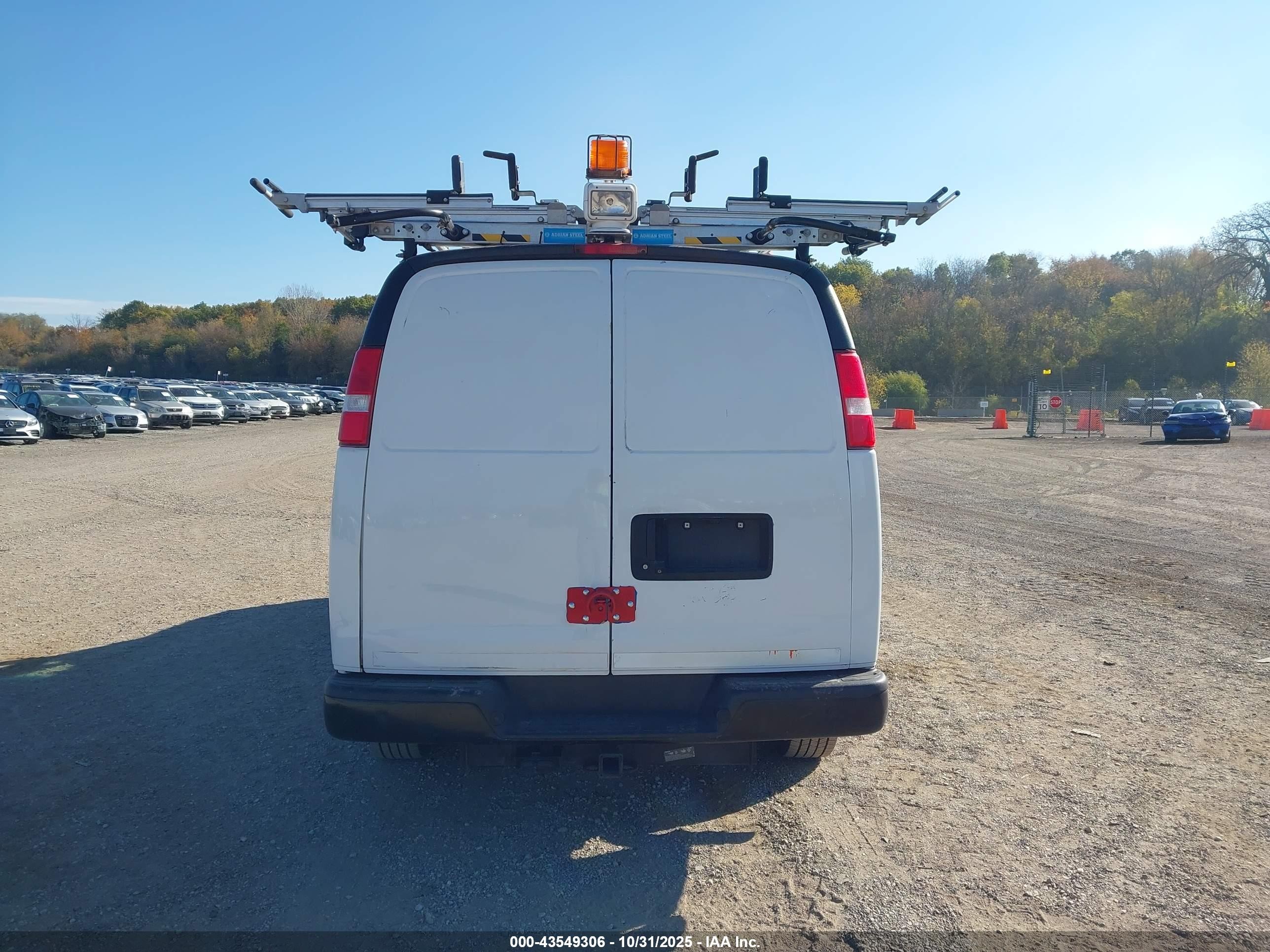 2018 Chevrolet Express 2500 Work Van White vin: 1GCWGAFP0J1335951