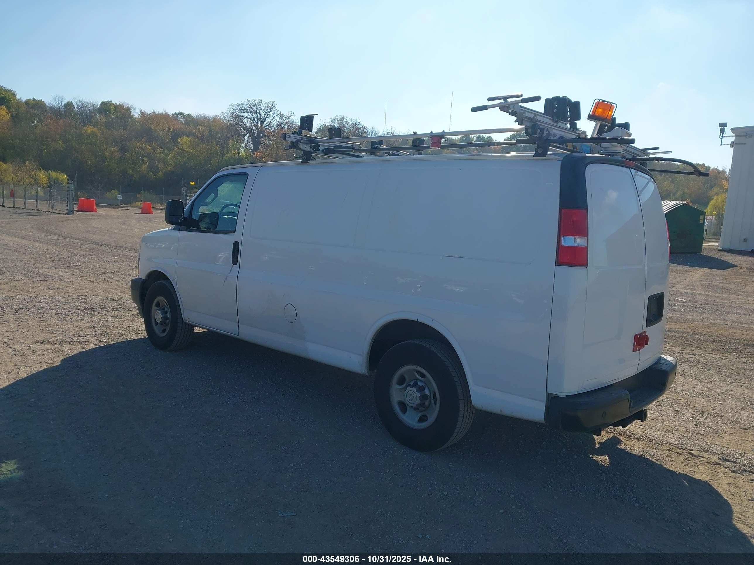 2018 Chevrolet Express 2500 Work Van White vin: 1GCWGAFP0J1335951