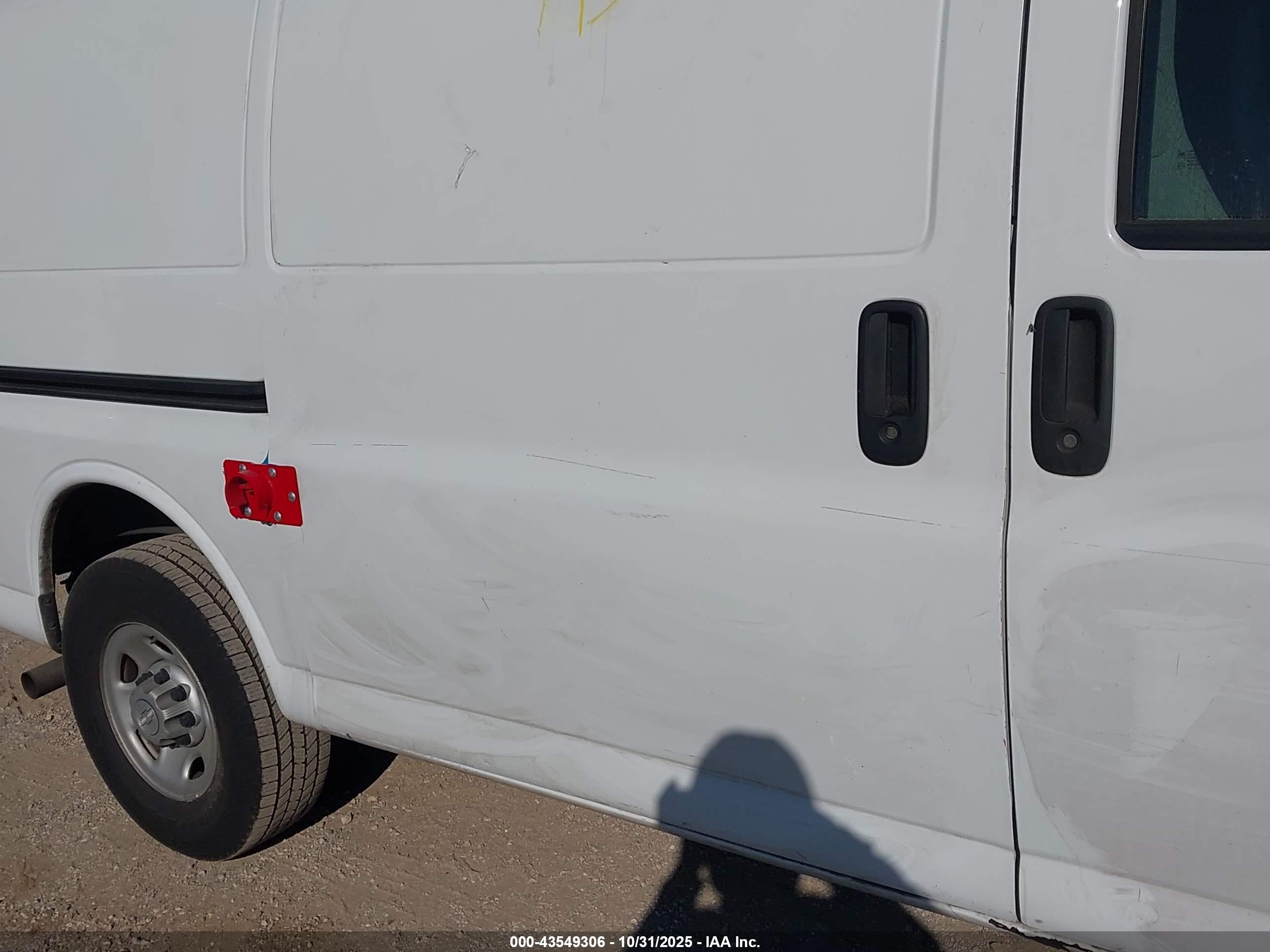 2018 Chevrolet Express 2500 Work Van White vin: 1GCWGAFP0J1335951