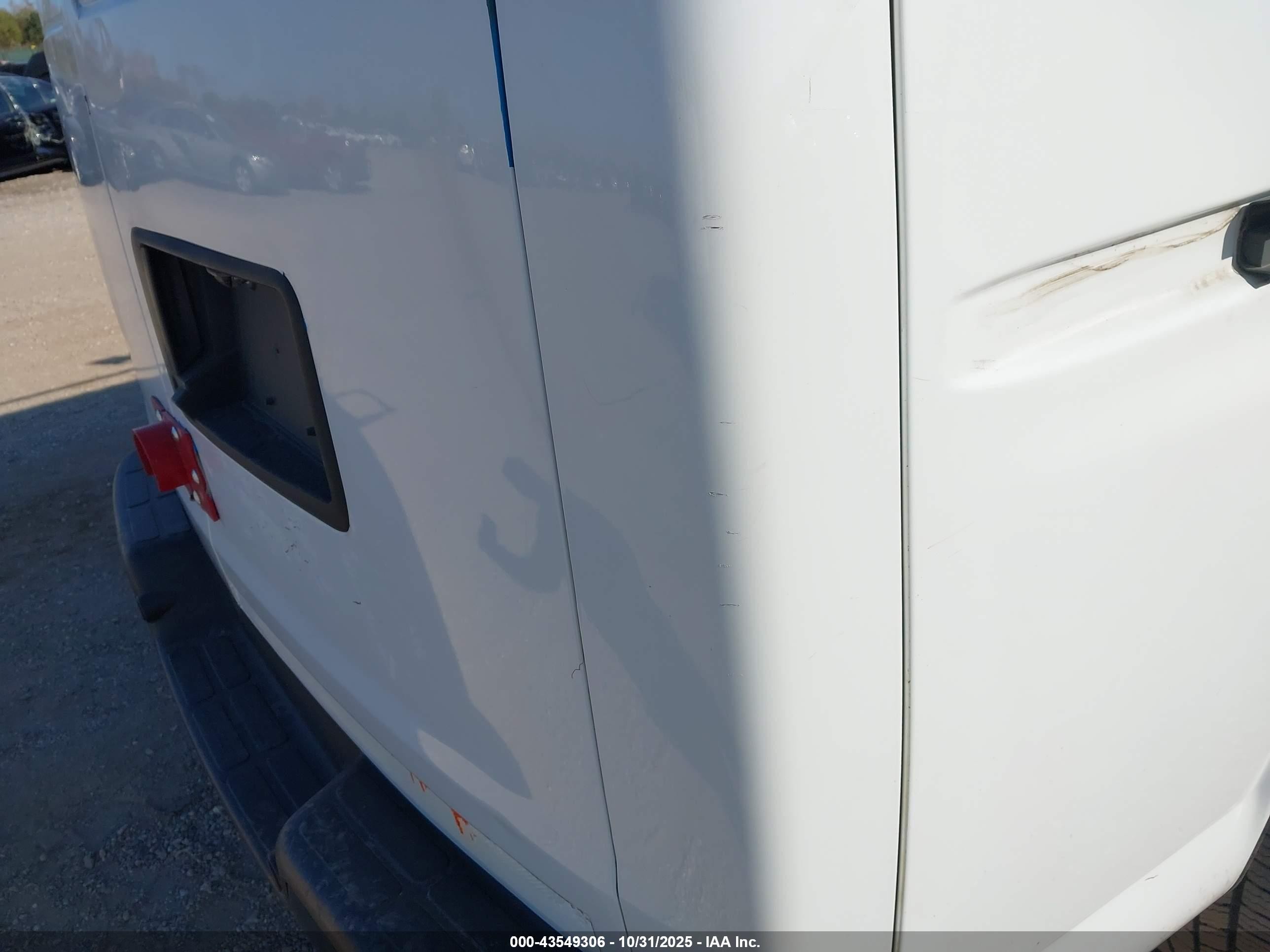 2018 Chevrolet Express 2500 Work Van White vin: 1GCWGAFP0J1335951