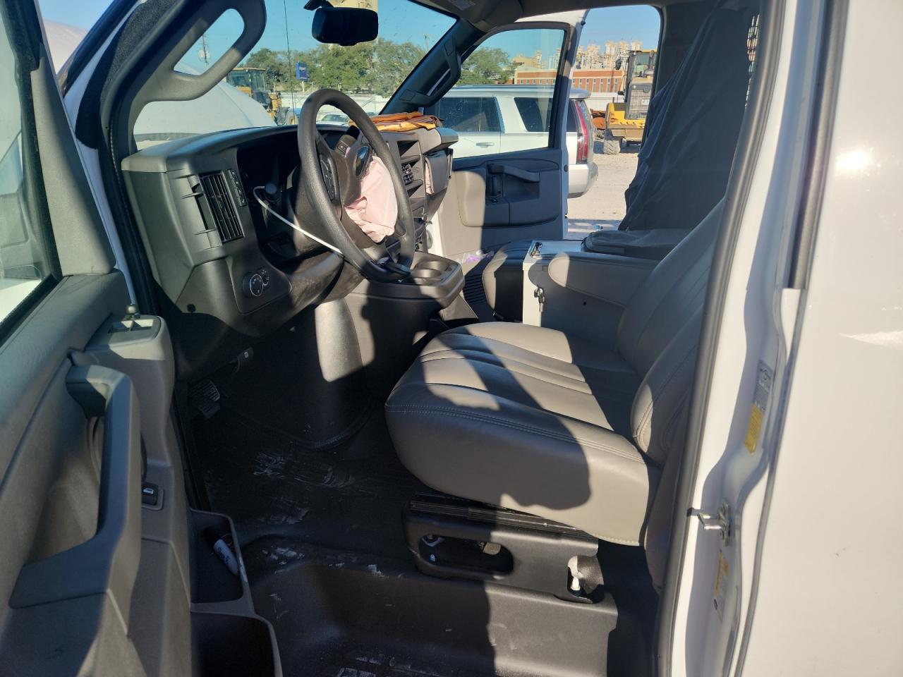 2025 Chevrolet Express G2500 White vin: 1GCWGAFP4S1106464