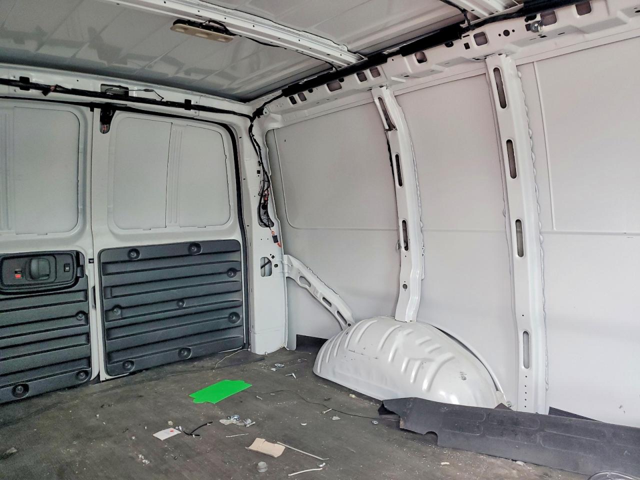 2025 Chev Express Cutaw White vin: 1GCWGAFP4S1108859