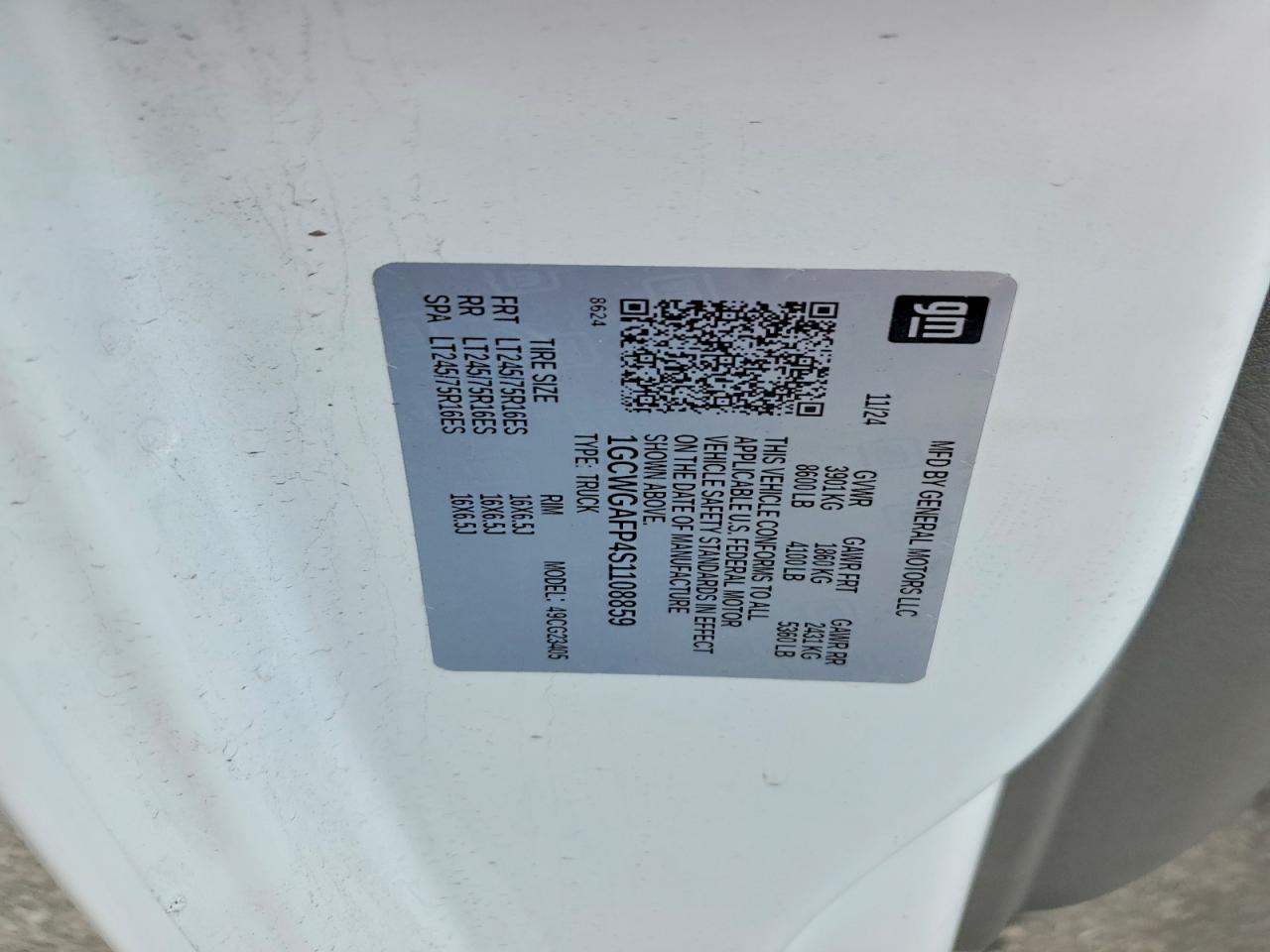 2025 Chev Express Cutaw White vin: 1GCWGAFP4S1108859
