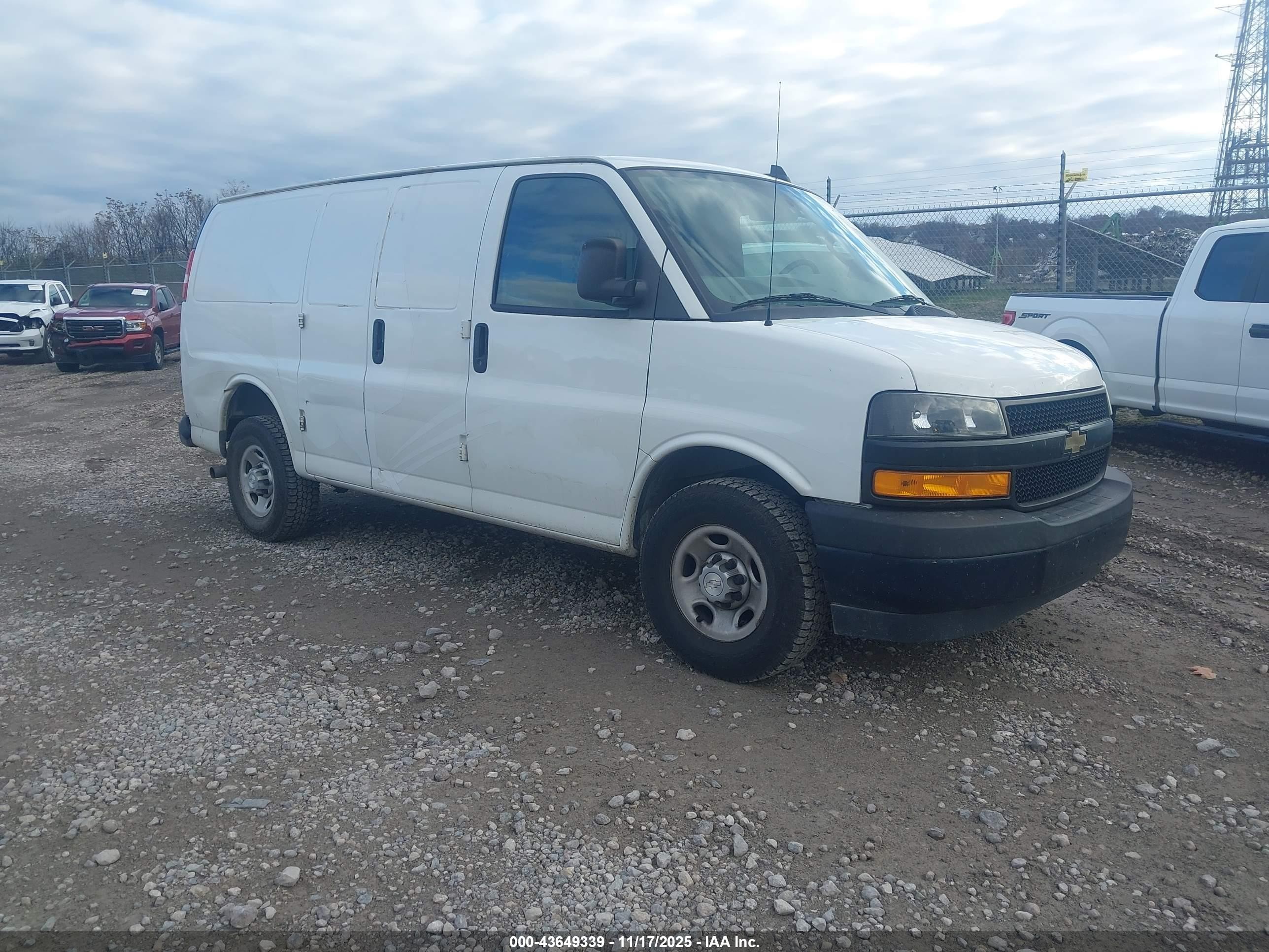 2018 Chevrolet Express 2500 Work Van White vin: 1GCWGAFP5J1198845