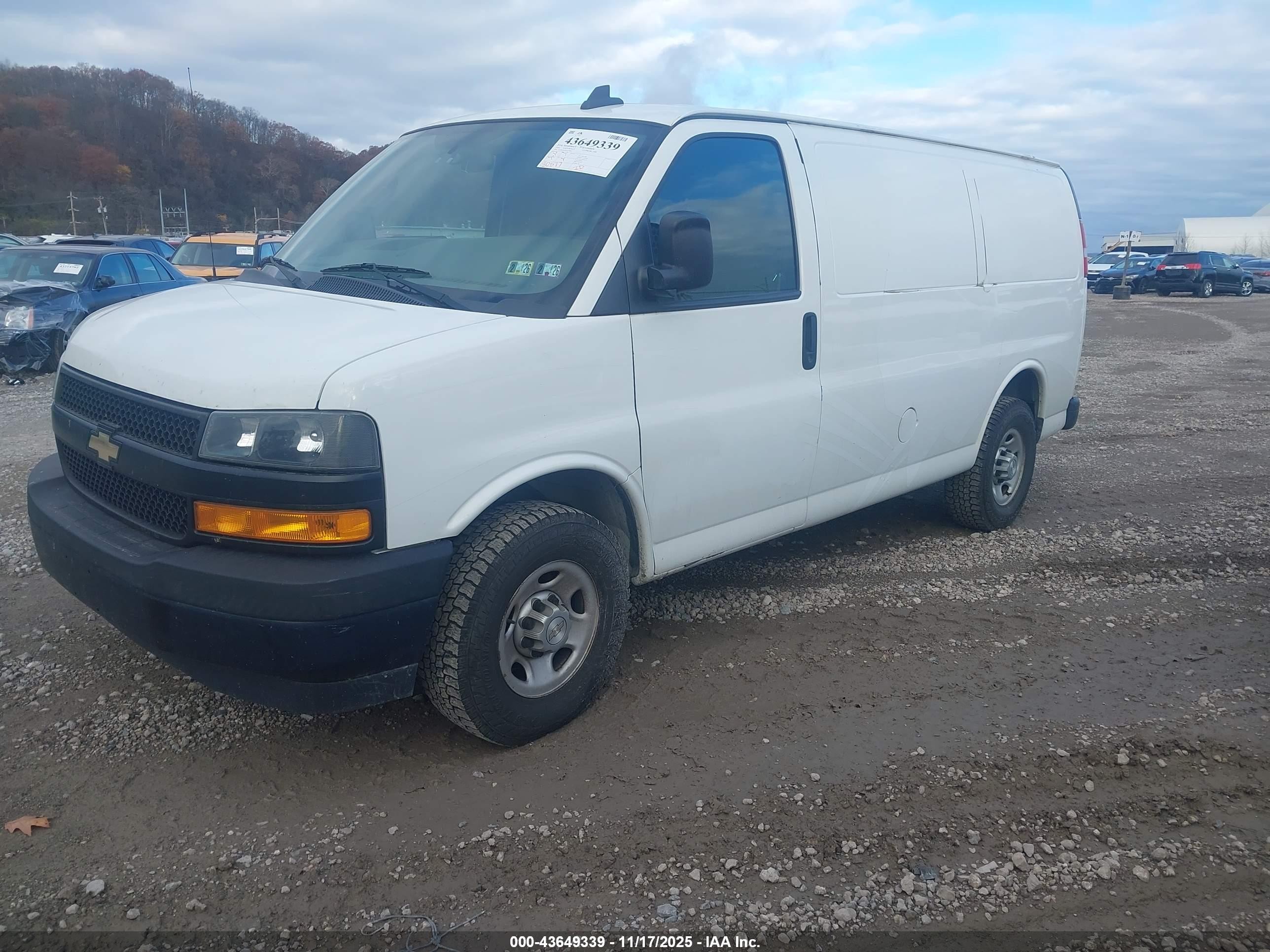 2018 Chevrolet Express 2500 Work Van White vin: 1GCWGAFP5J1198845