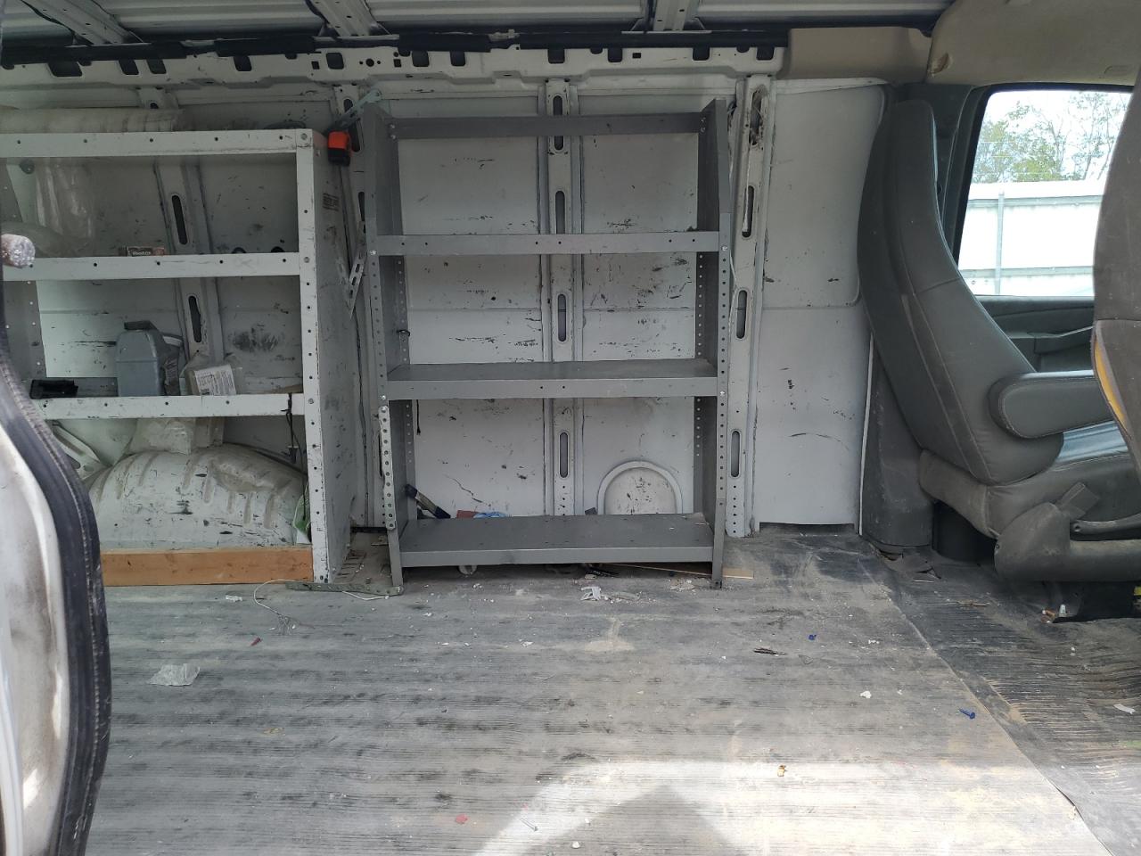 2018 Chevrolet Express G2500 White vin: 1GCWGAFP6J1276565