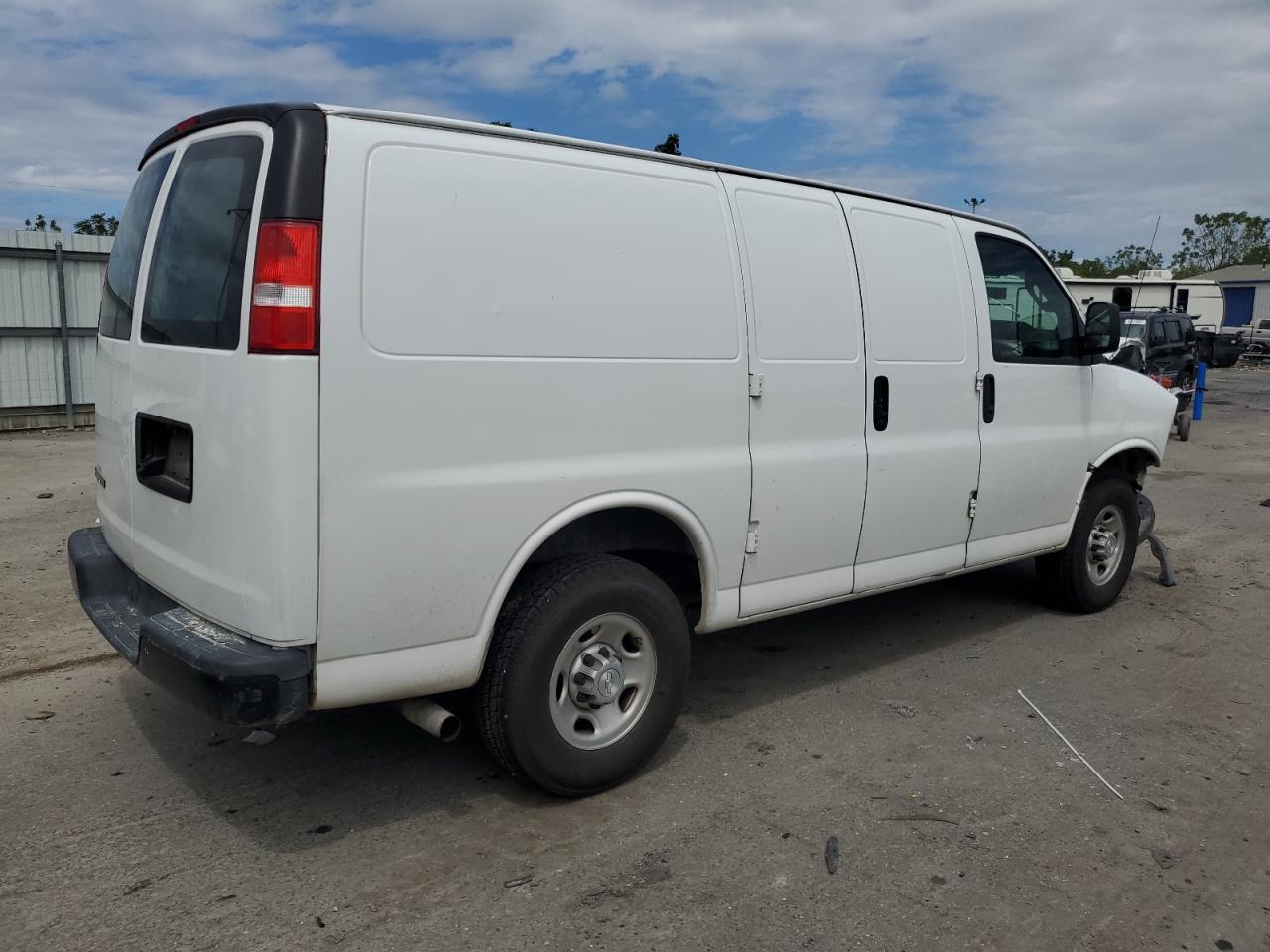 2018 Chevrolet Express G2500 White vin: 1GCWGAFP6J1276565