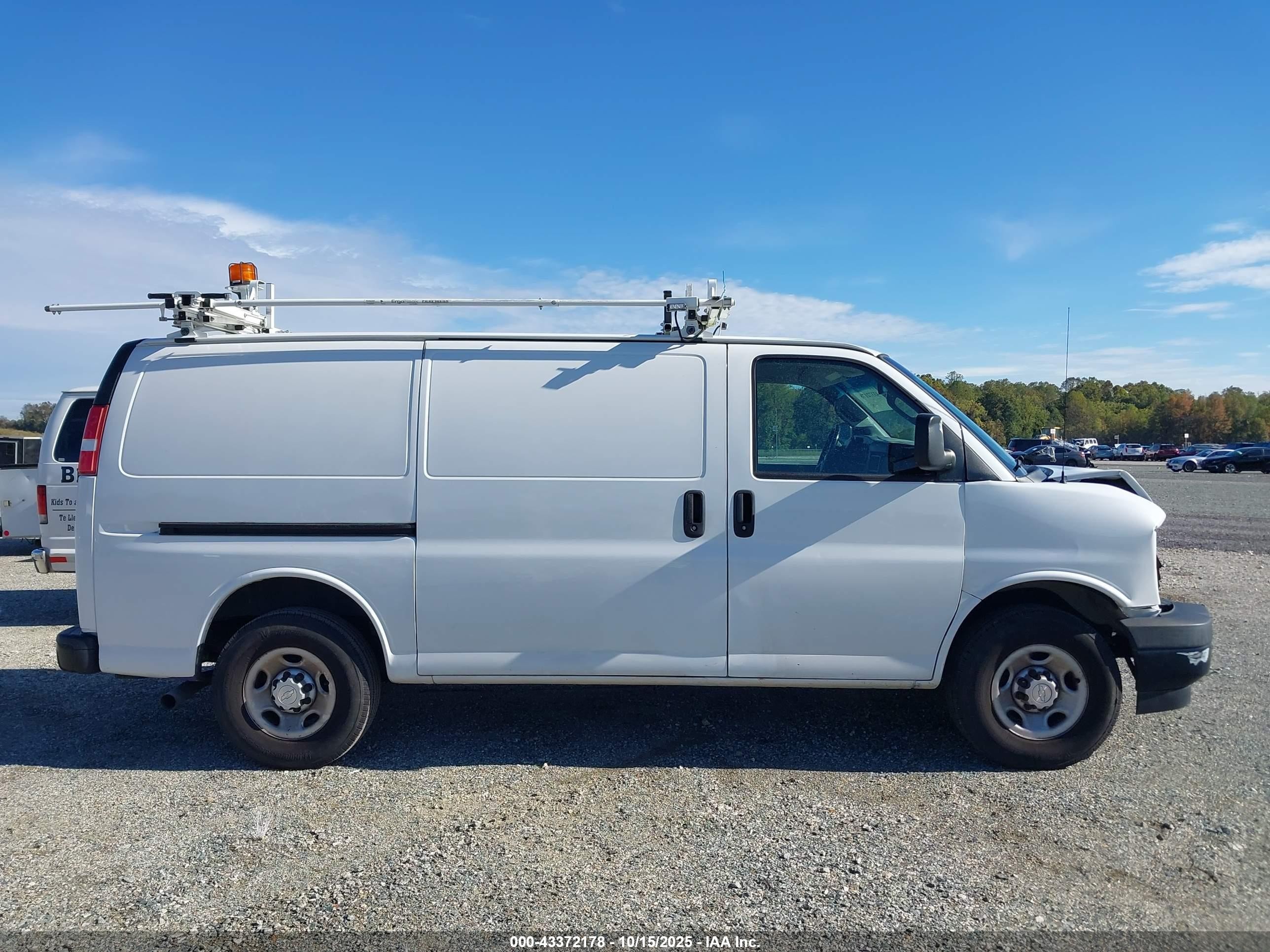 2018 Chevrolet Express 2500 Work Van White vin: 1GCWGAFP9J1333504