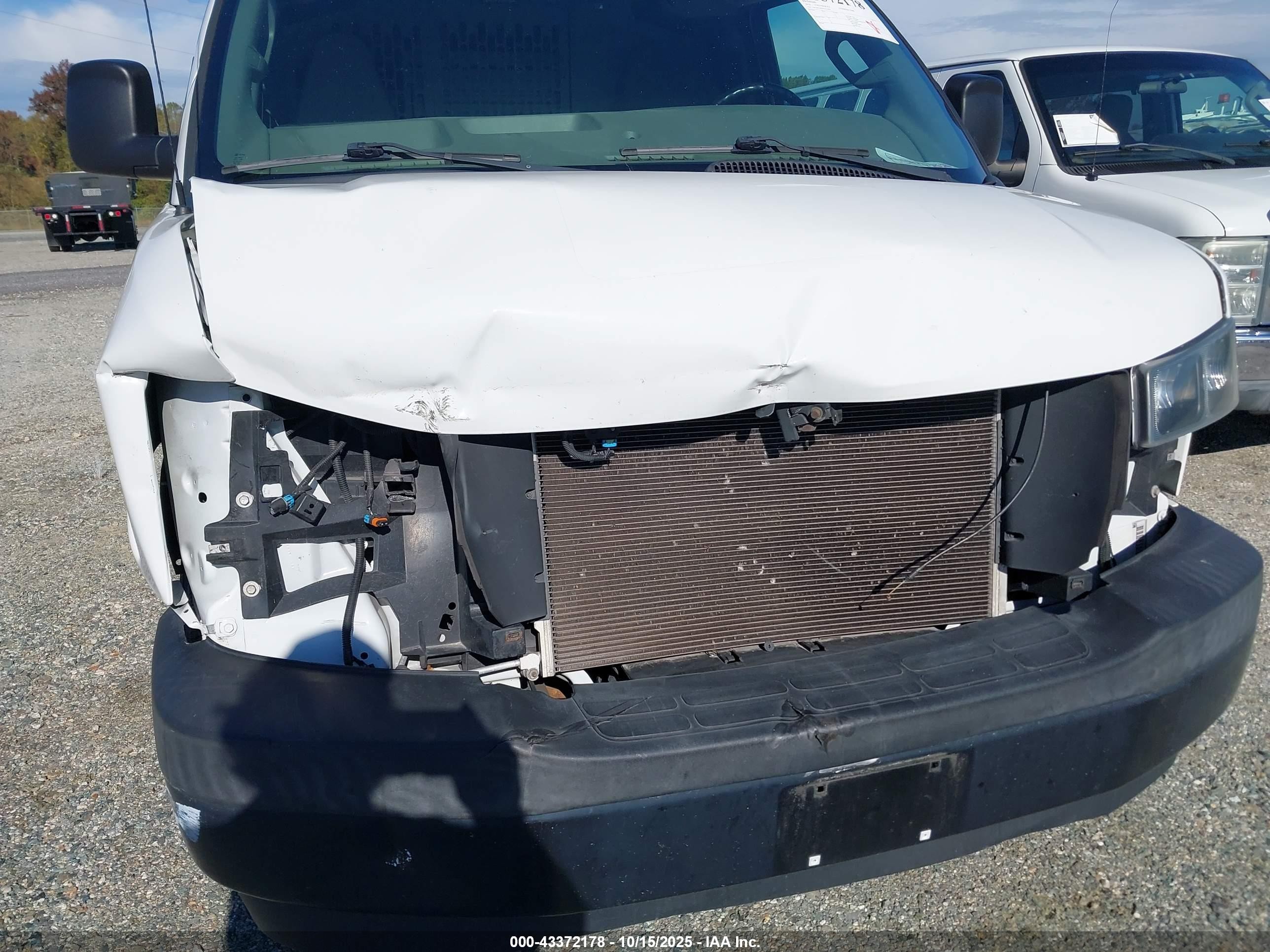 2018 Chevrolet Express 2500 Work Van White vin: 1GCWGAFP9J1333504