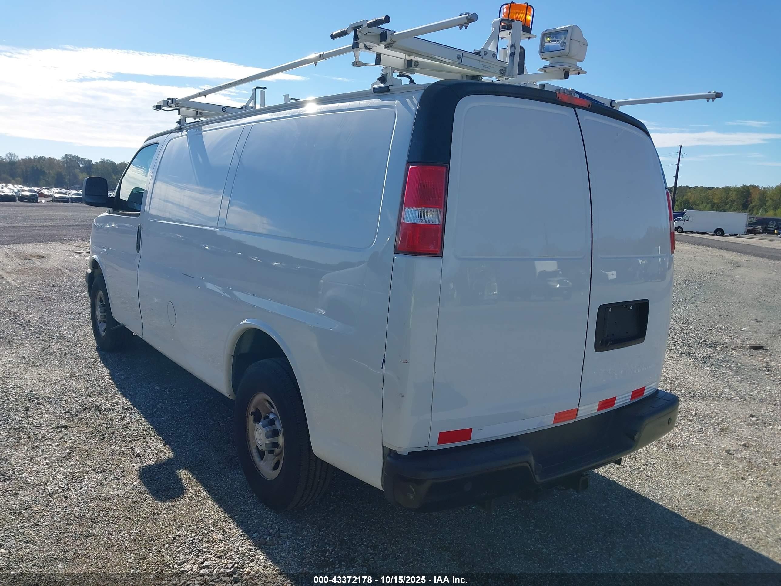 2018 Chevrolet Express 2500 Work Van White vin: 1GCWGAFP9J1333504