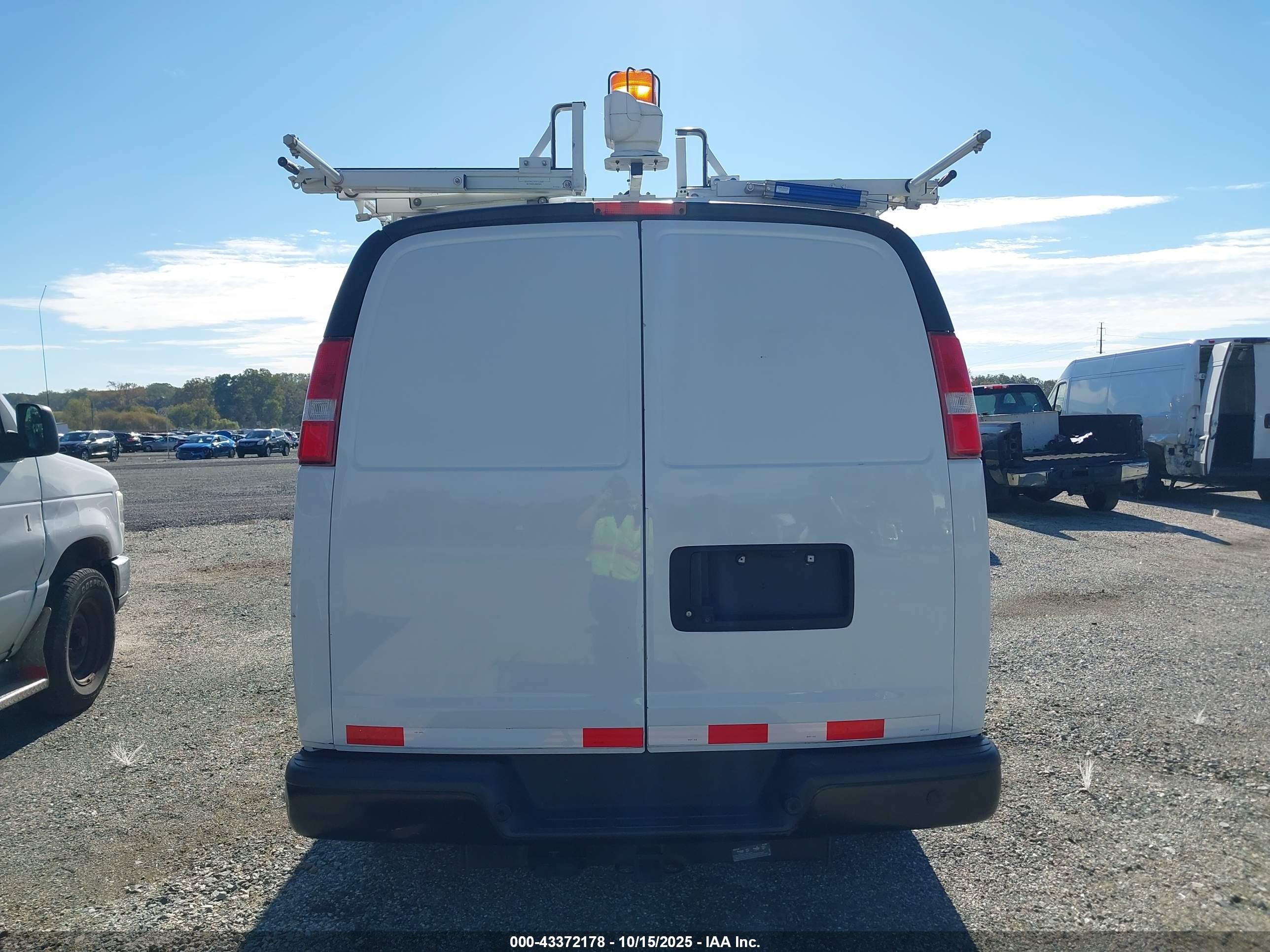 2018 Chevrolet Express 2500 Work Van White vin: 1GCWGAFP9J1333504