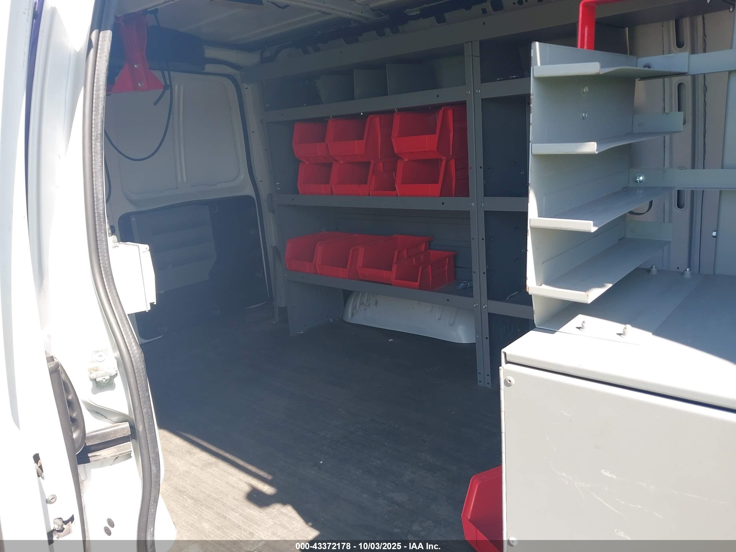 2018 Chevrolet Express 2500 Work Van White vin: 1GCWGAFP9J1333504