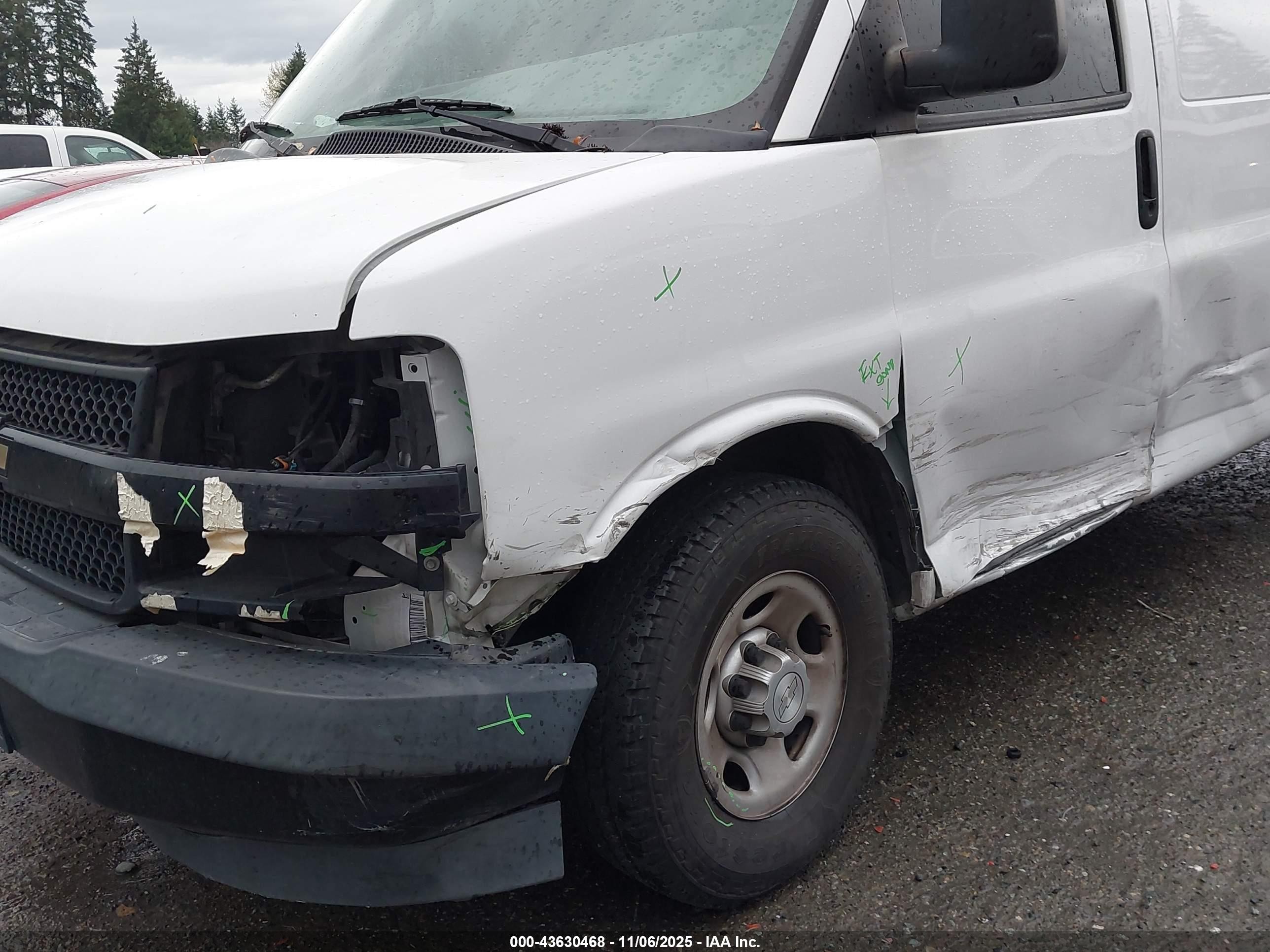 2018 Chevrolet Express 2500 Work Van White vin: 1GCWGAFPXJ1166182