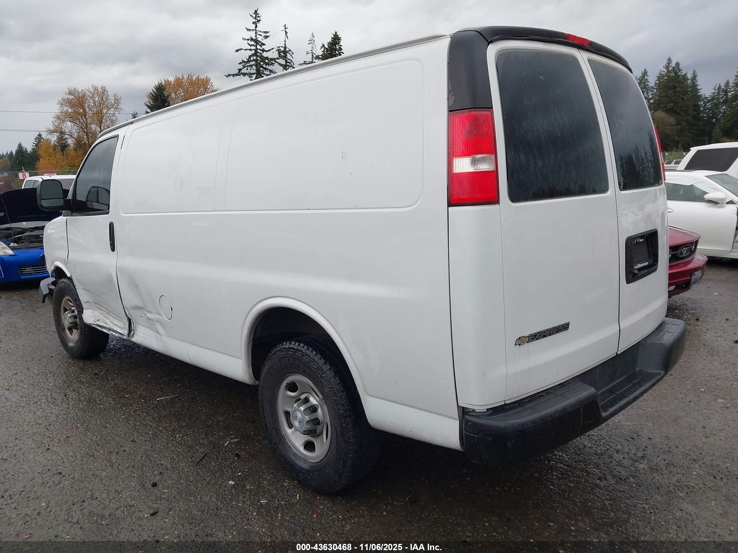 2018 Chevrolet Express 2500 Work Van White vin: 1GCWGAFPXJ1166182