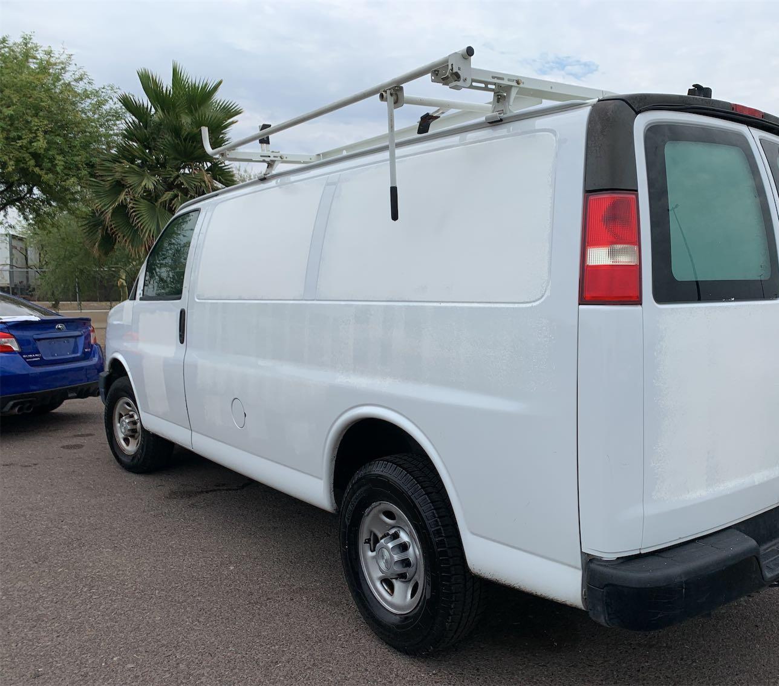 2018 Chevrolet Express 2500 Work Van White vin: 1GCWGAFPXJ1199215