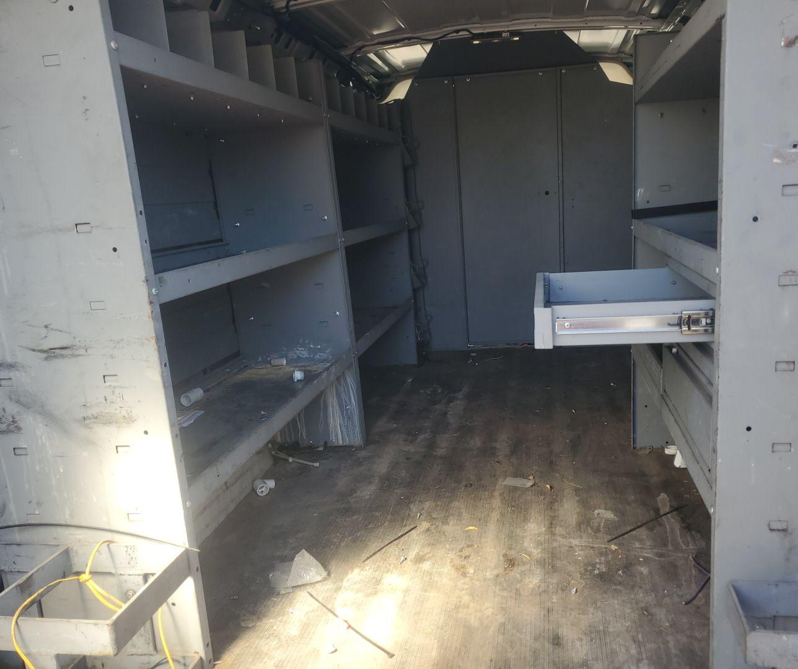 2018 Chevrolet Express 2500 Work Van White vin: 1GCWGAFPXJ1199215