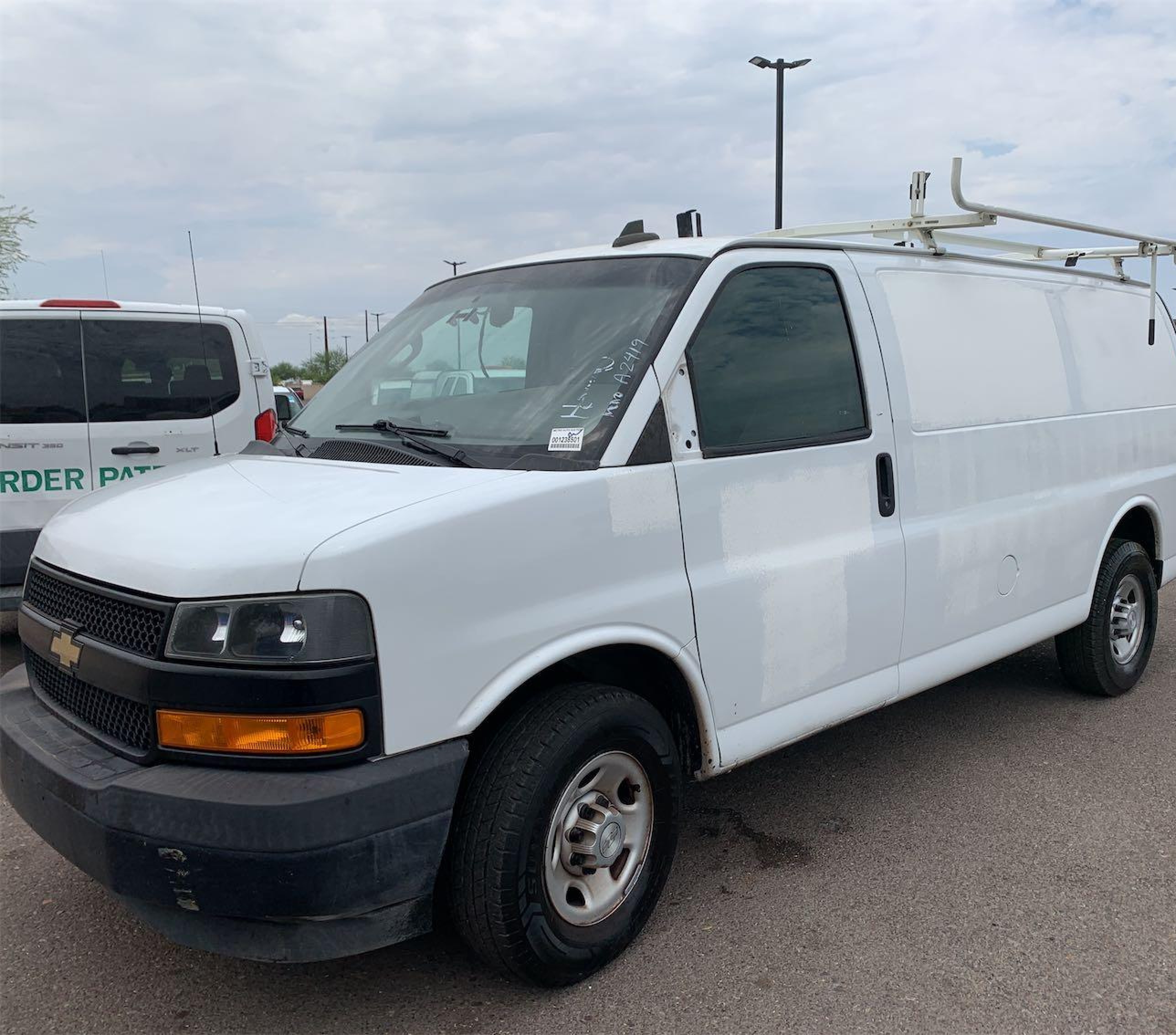 2018 Chevrolet Express 2500 Work Van White vin: 1GCWGAFPXJ1199215