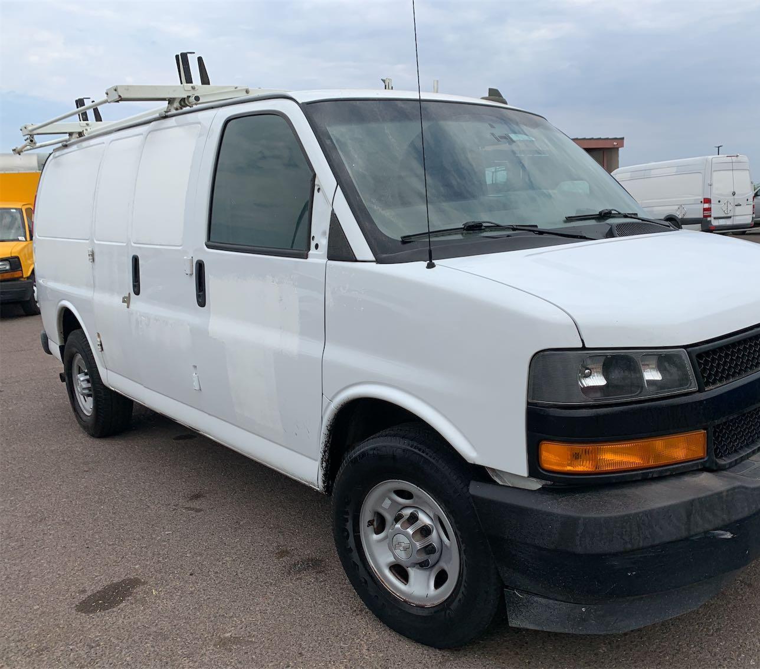 2018 Chevrolet Express 2500 Work Van White vin: 1GCWGAFPXJ1199215