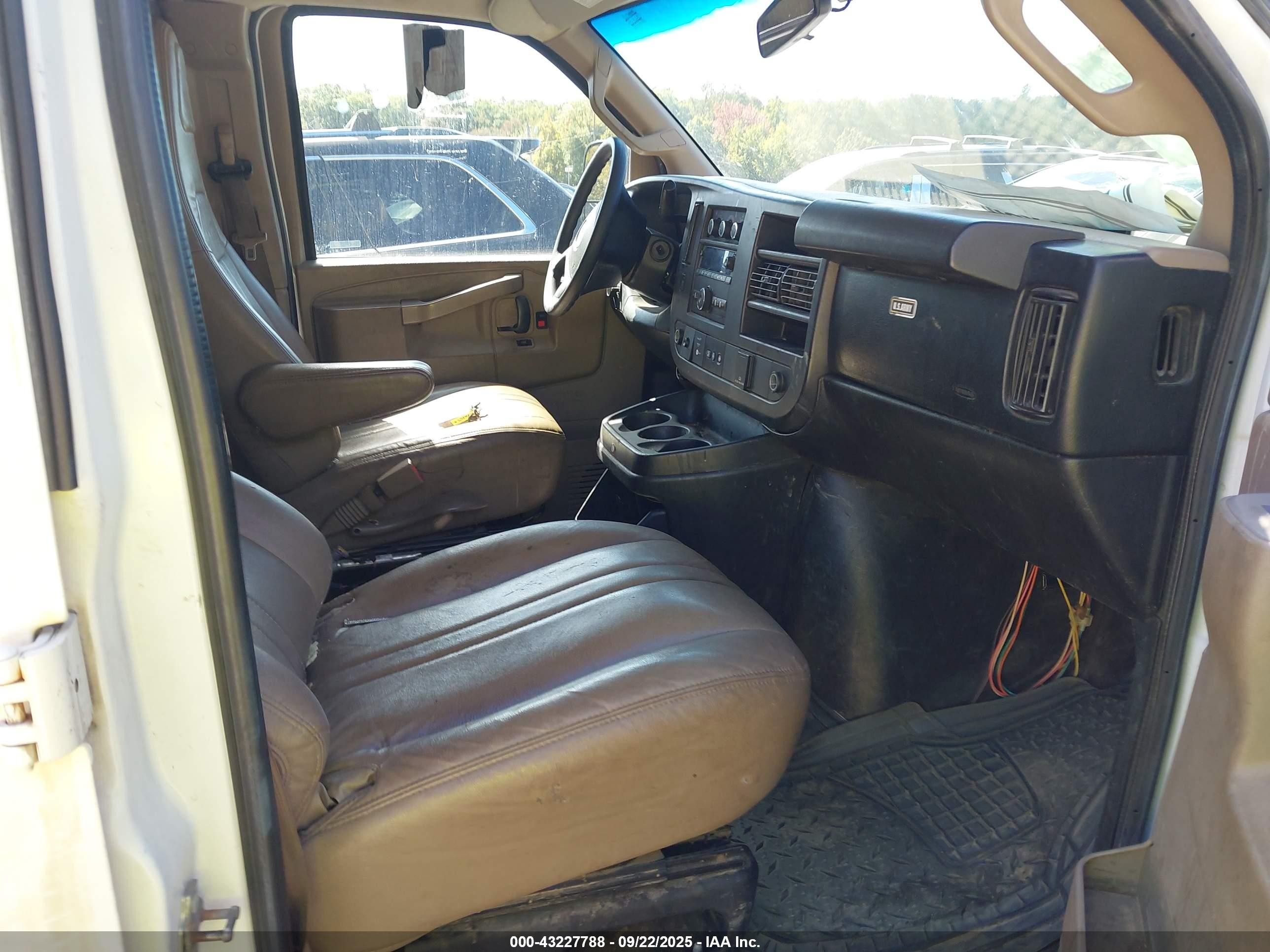 2018 Chevrolet Express 2500 Work Van Белый vin: 1GCWGBFP1J1315181