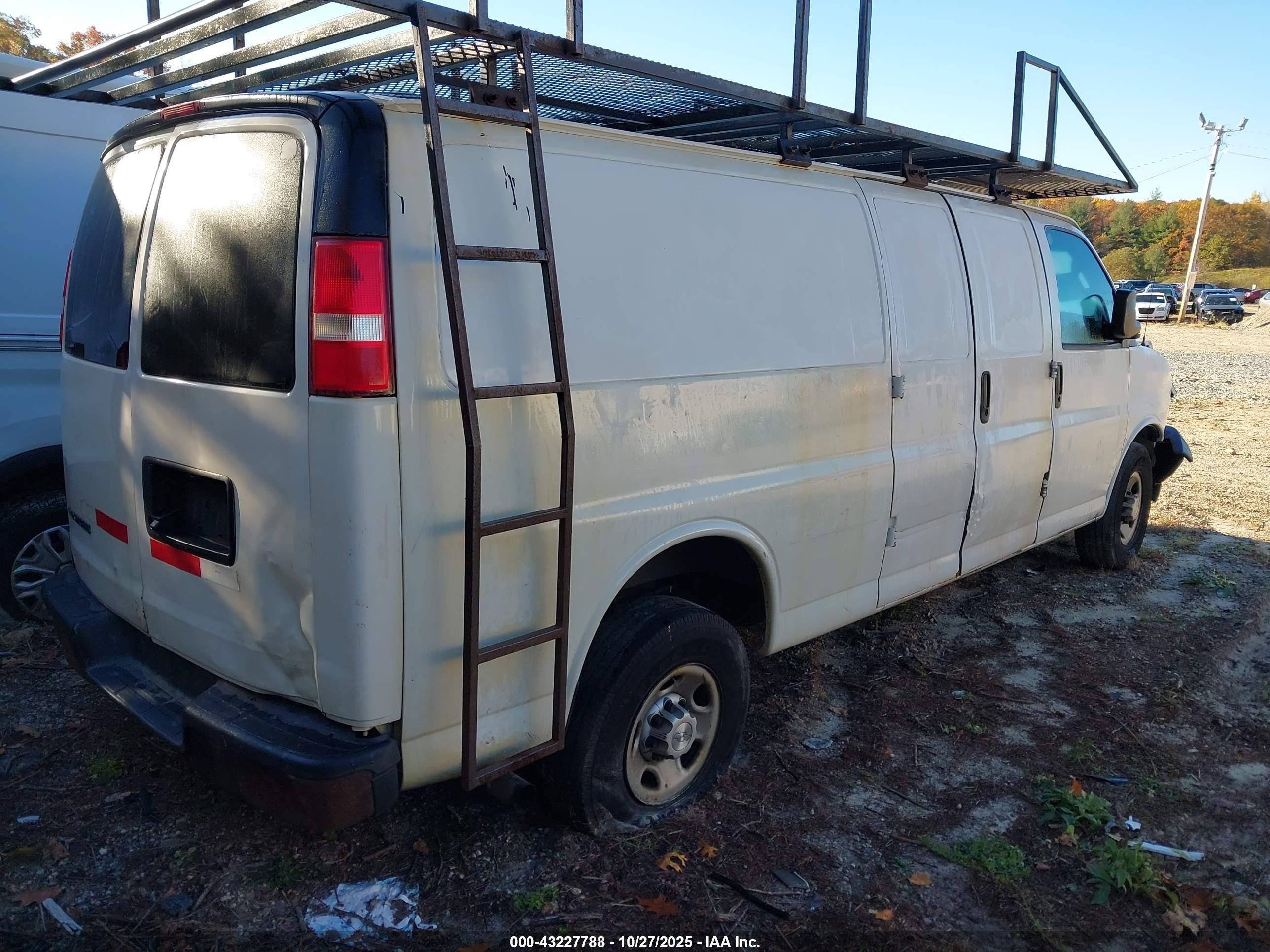 2018 Chevrolet Express 2500 Work Van Белый vin: 1GCWGBFP1J1315181