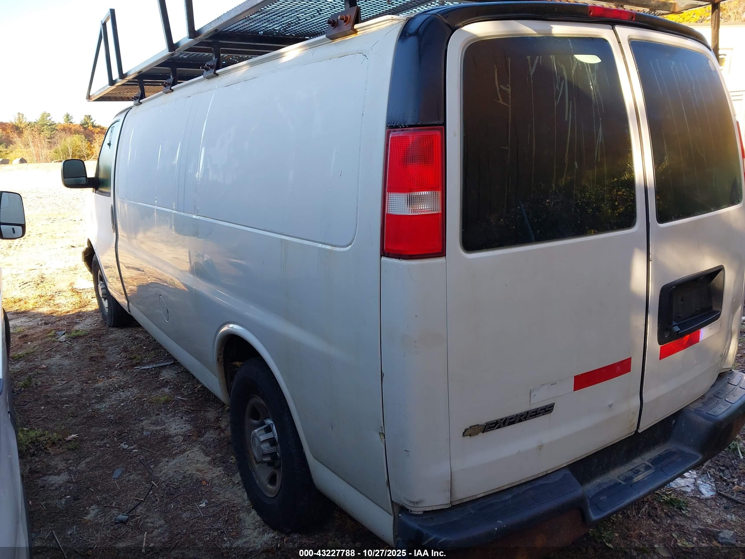 2018 Chevrolet Express 2500 Work Van Белый vin: 1GCWGBFP1J1315181