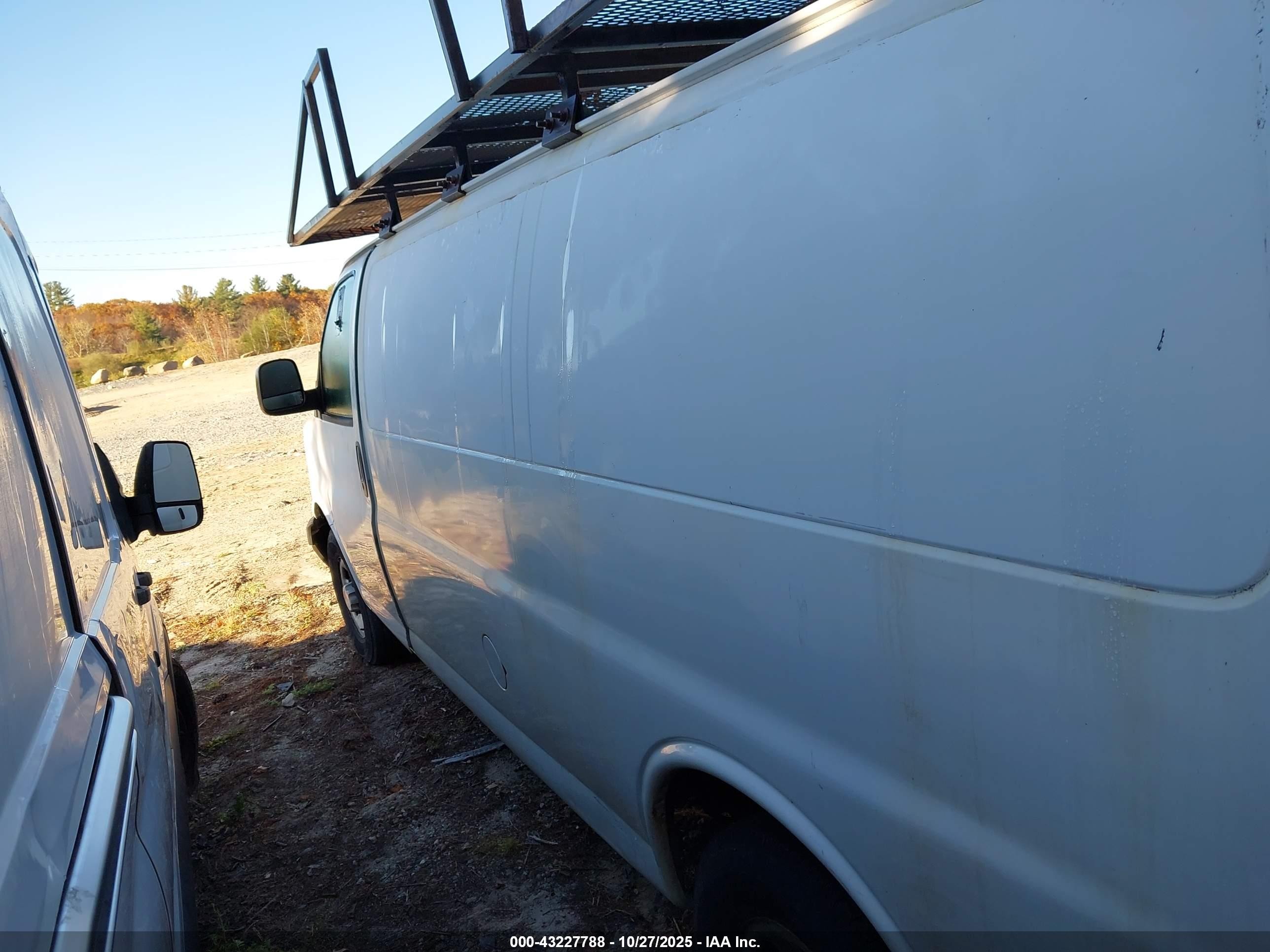 2018 Chevrolet Express 2500 Work Van Белый vin: 1GCWGBFP1J1315181