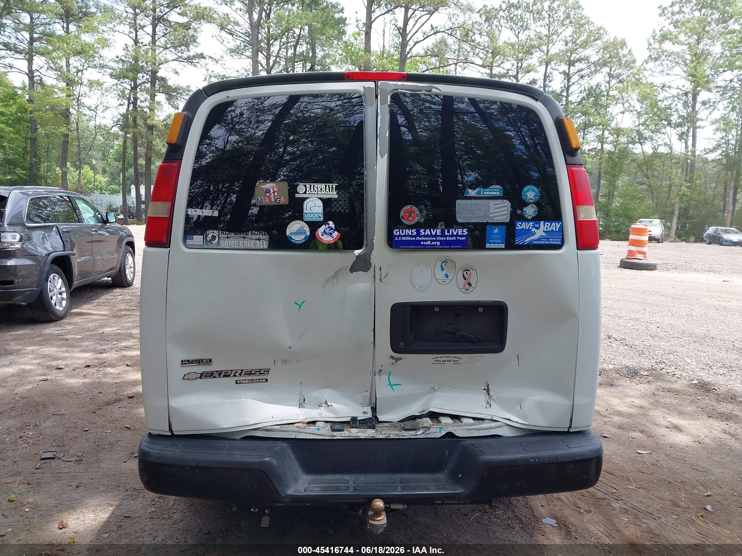 2011 Chevrolet Express 2500 Work Van White vin: 1GCWGFBA0B1103933