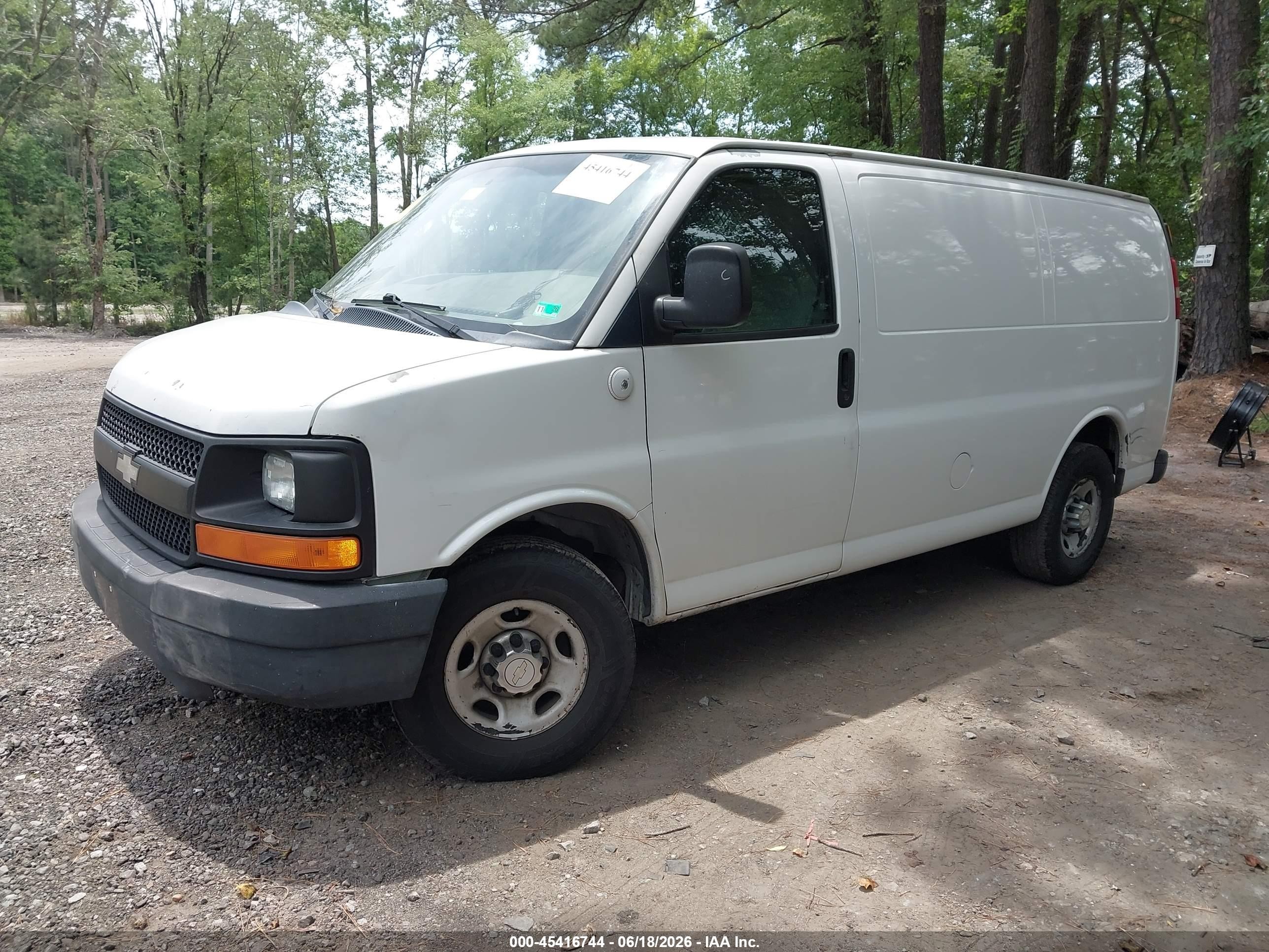 2011 Chevrolet Express 2500 Work Van White vin: 1GCWGFBA0B1103933