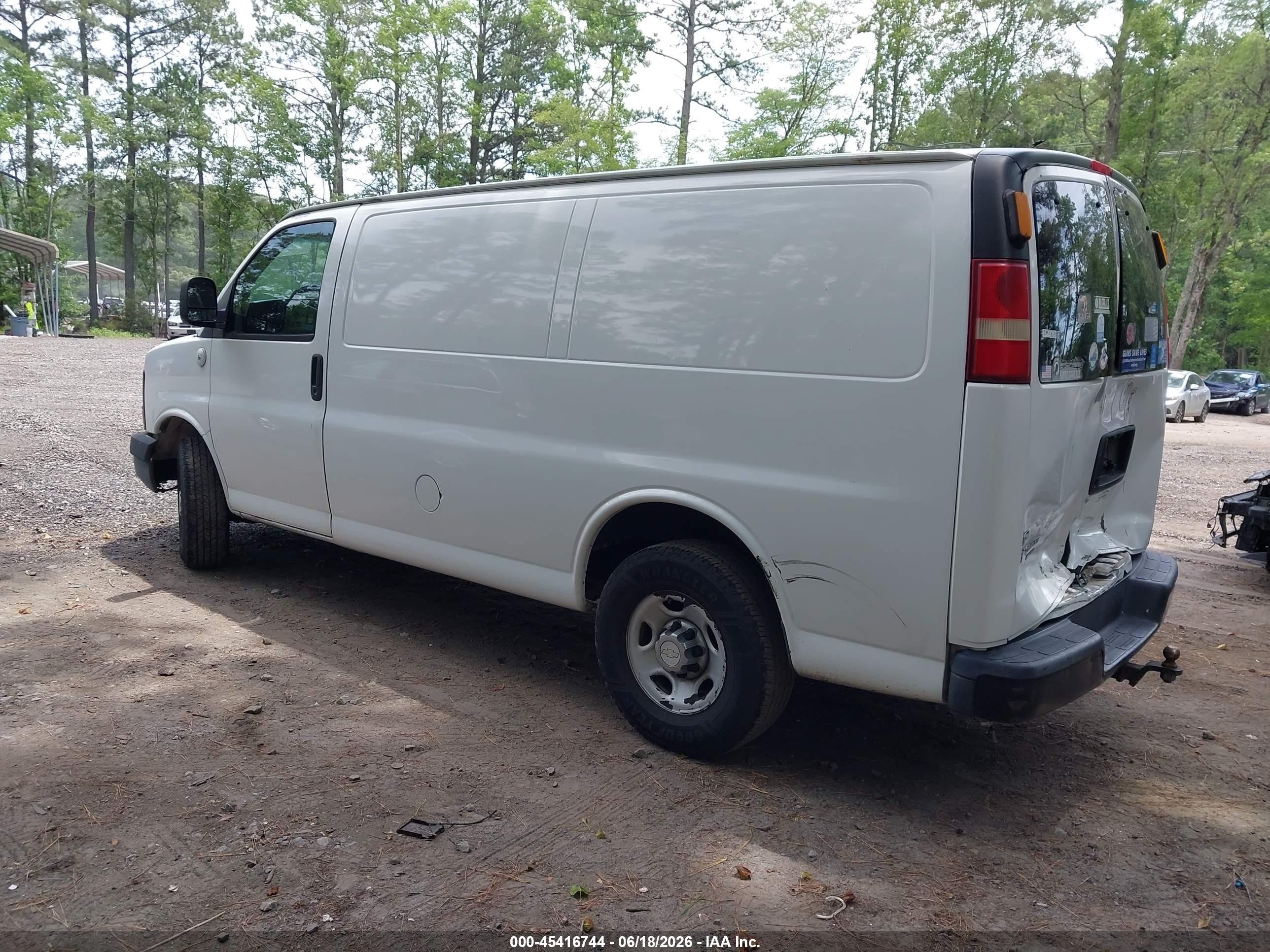 2011 Chevrolet Express 2500 Work Van White vin: 1GCWGFBA0B1103933