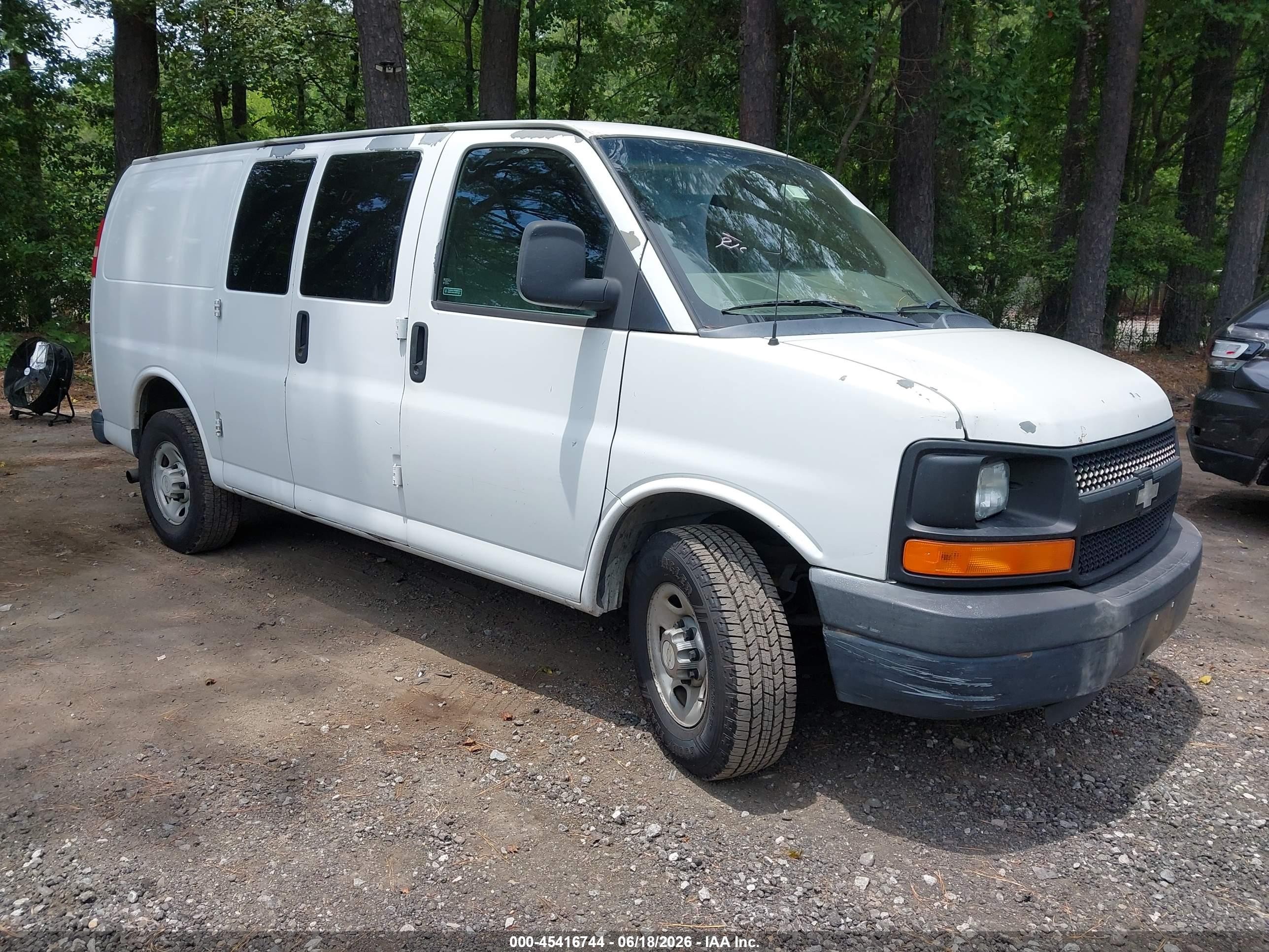 2011 Chevrolet Express 2500 Work Van White vin: 1GCWGFBA0B1103933