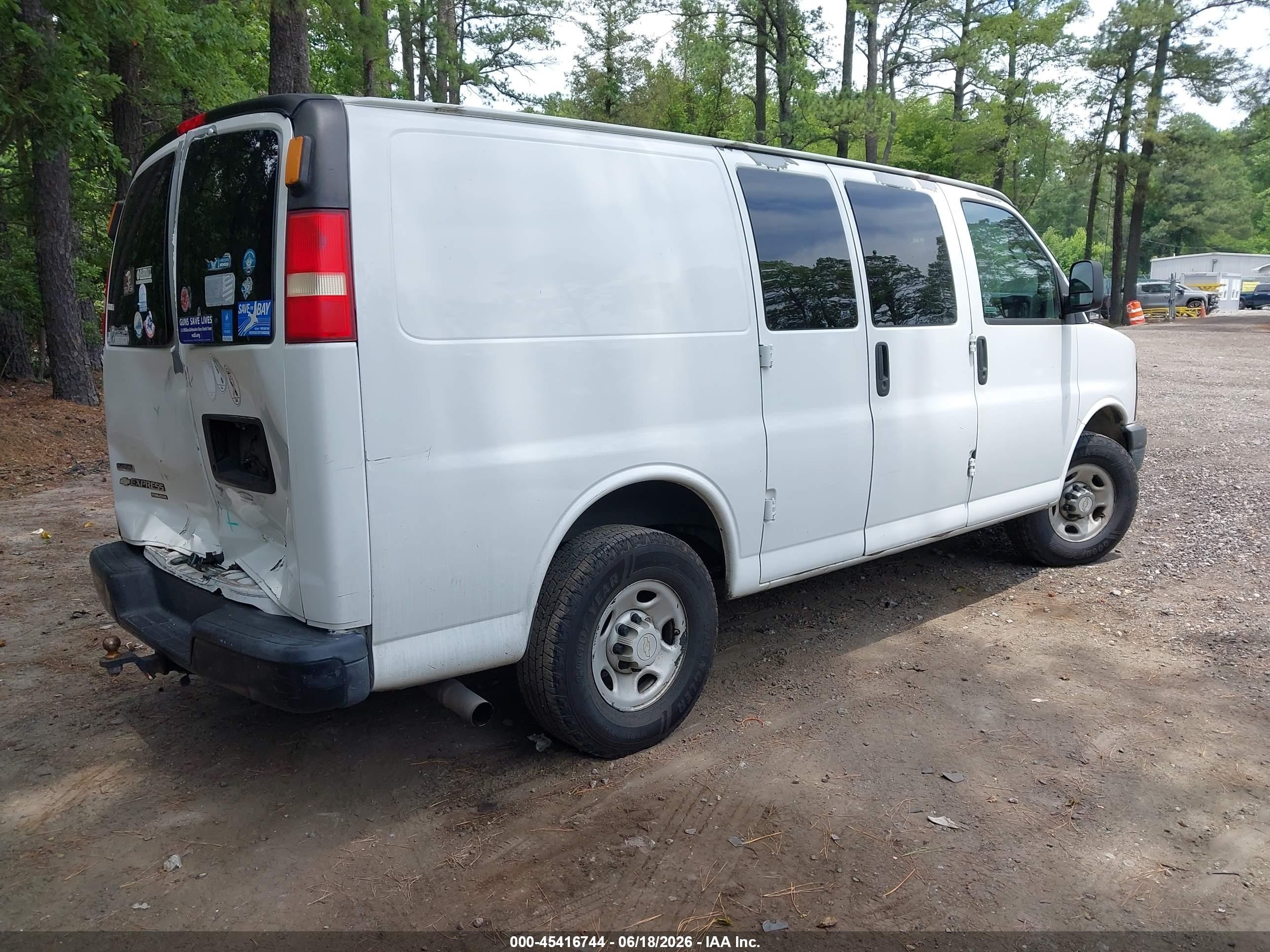 2011 Chevrolet Express 2500 Work Van White vin: 1GCWGFBA0B1103933