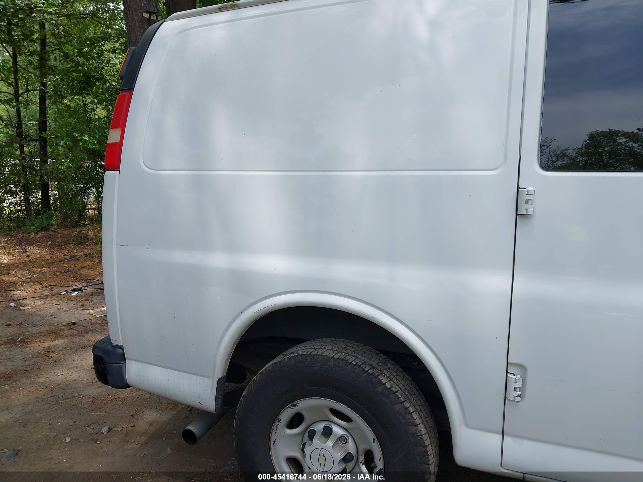 2011 Chevrolet Express 2500 Work Van White vin: 1GCWGFBA0B1103933