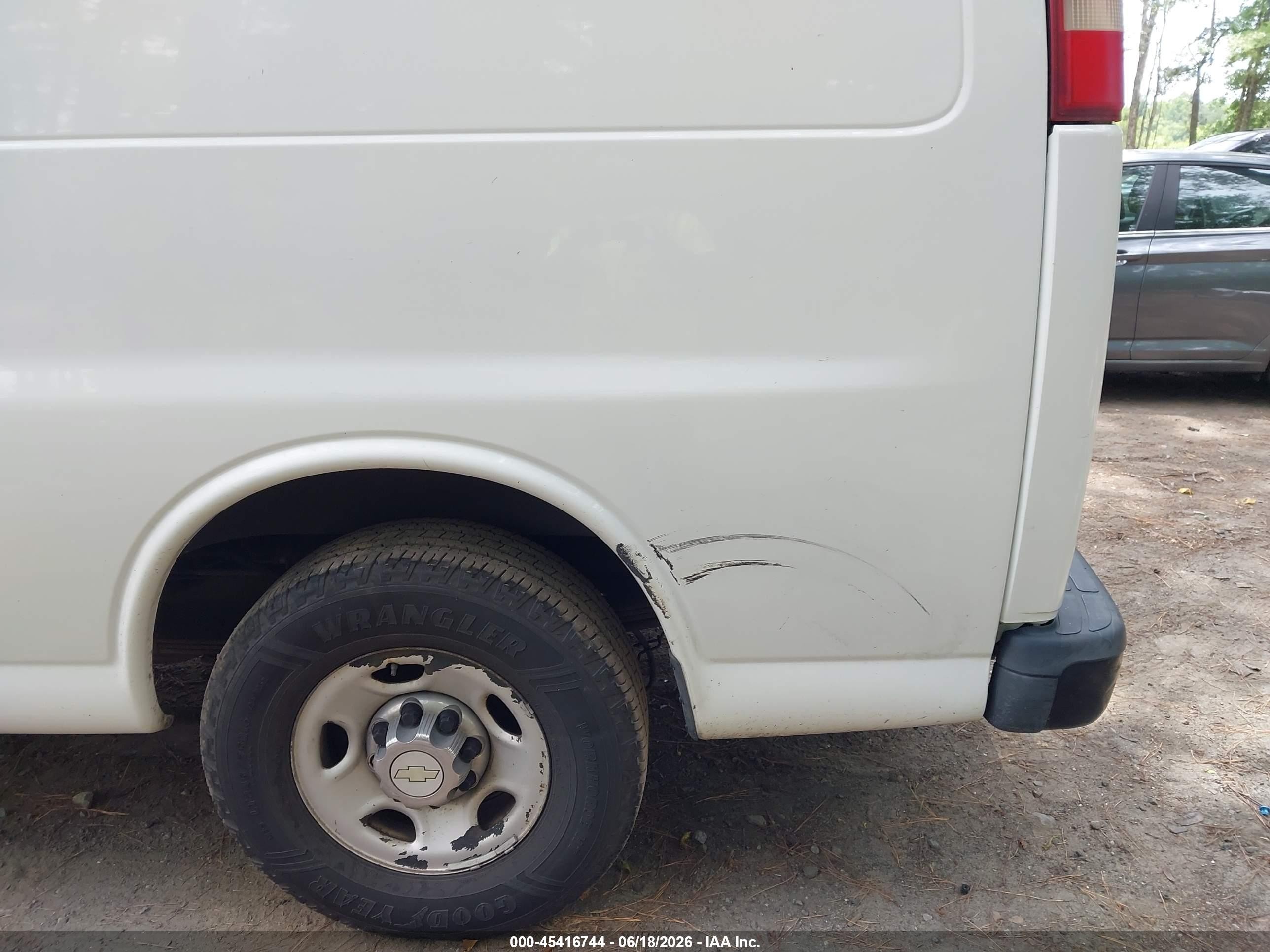 2011 Chevrolet Express 2500 Work Van White vin: 1GCWGFBA0B1103933