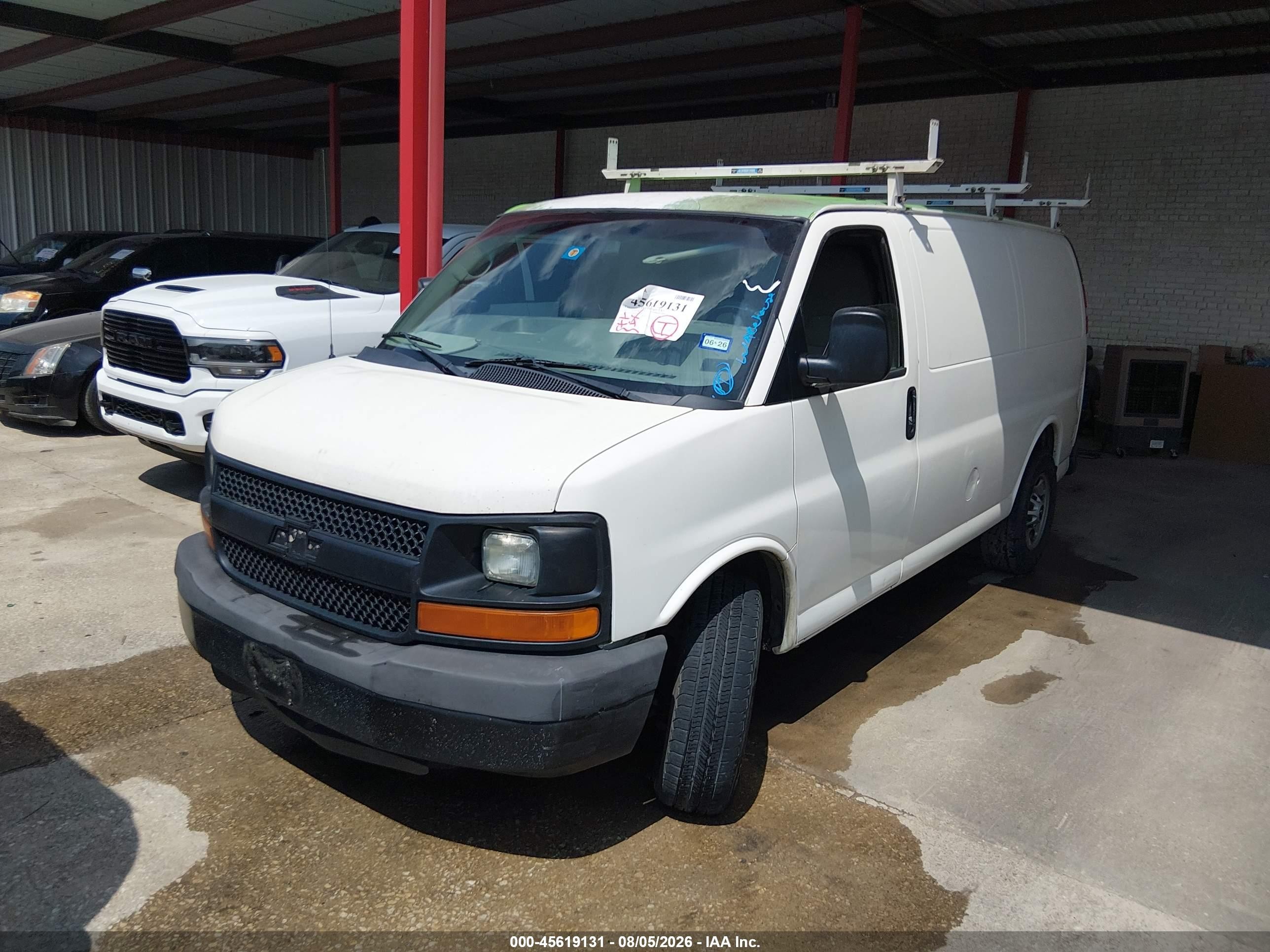 2011 Chevrolet Express 2500 Work Van Белый vin: 1GCWGFBA0B1105875