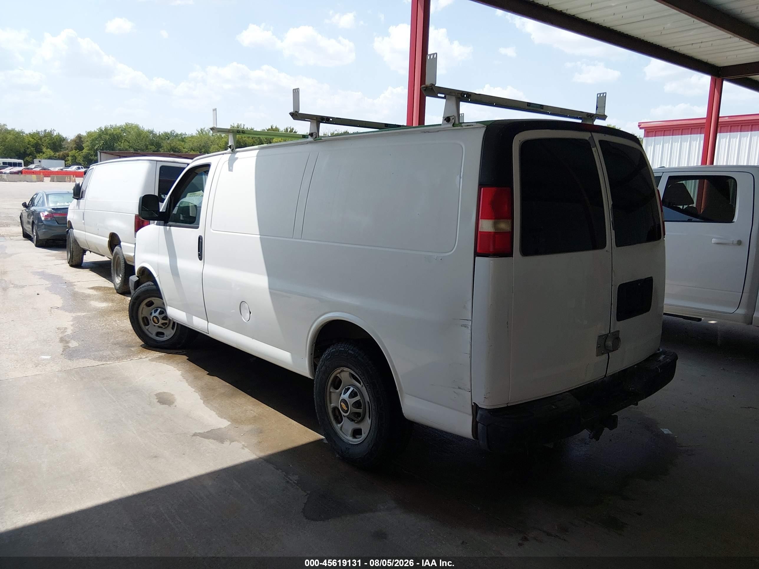 2011 Chevrolet Express 2500 Work Van Белый vin: 1GCWGFBA0B1105875