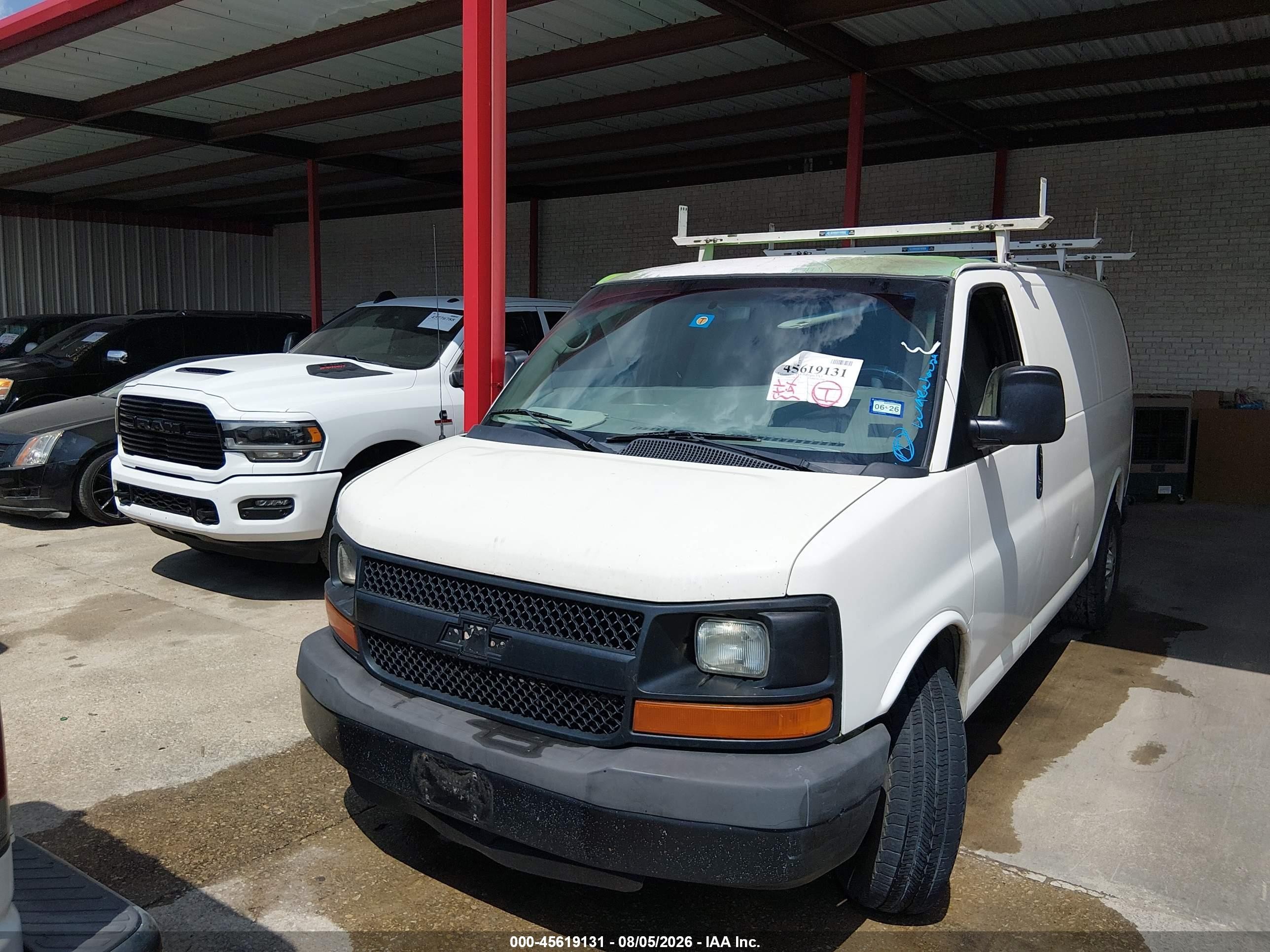 2011 Chevrolet Express 2500 Work Van Белый vin: 1GCWGFBA0B1105875