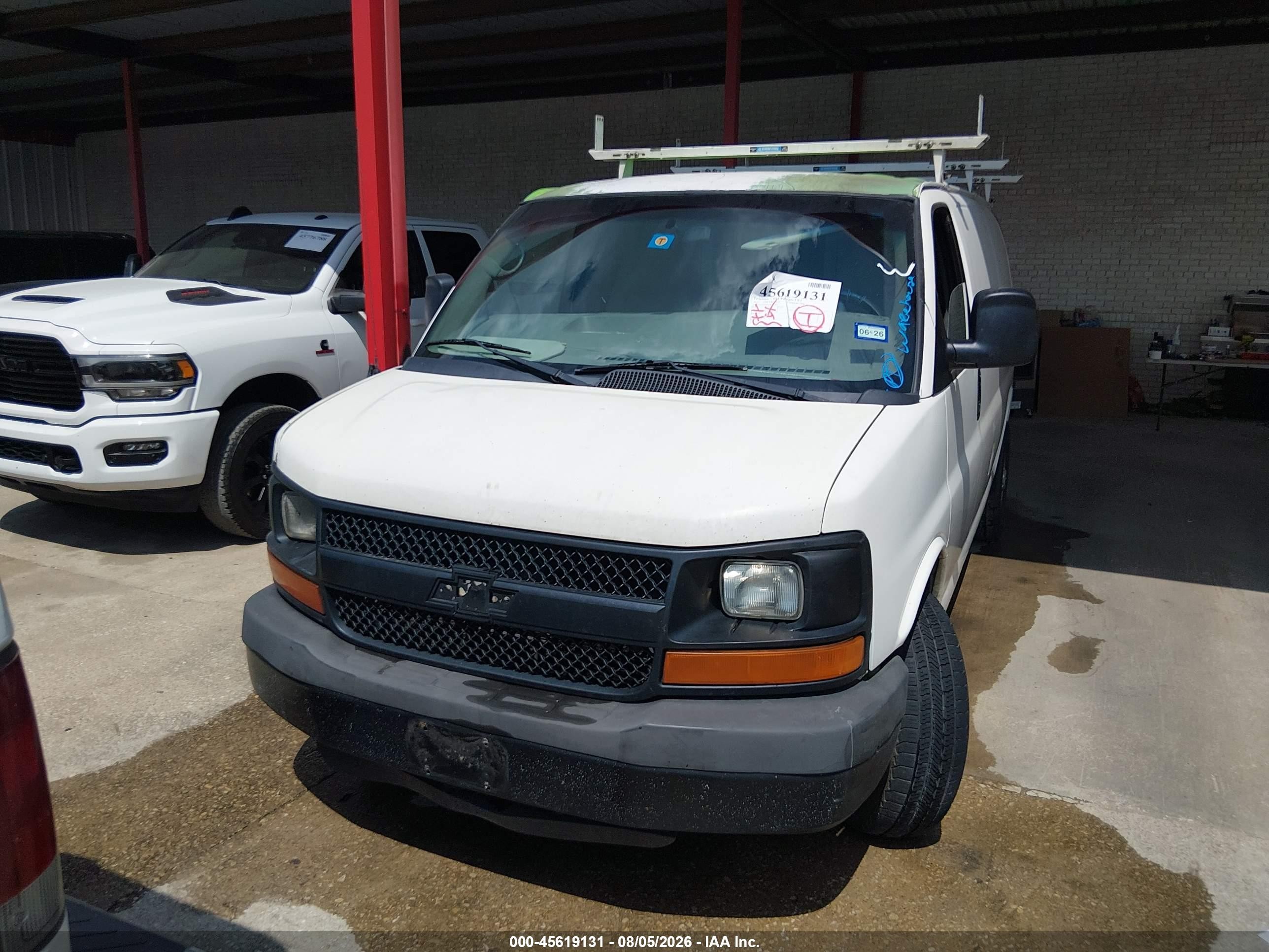 2011 Chevrolet Express 2500 Work Van Белый vin: 1GCWGFBA0B1105875