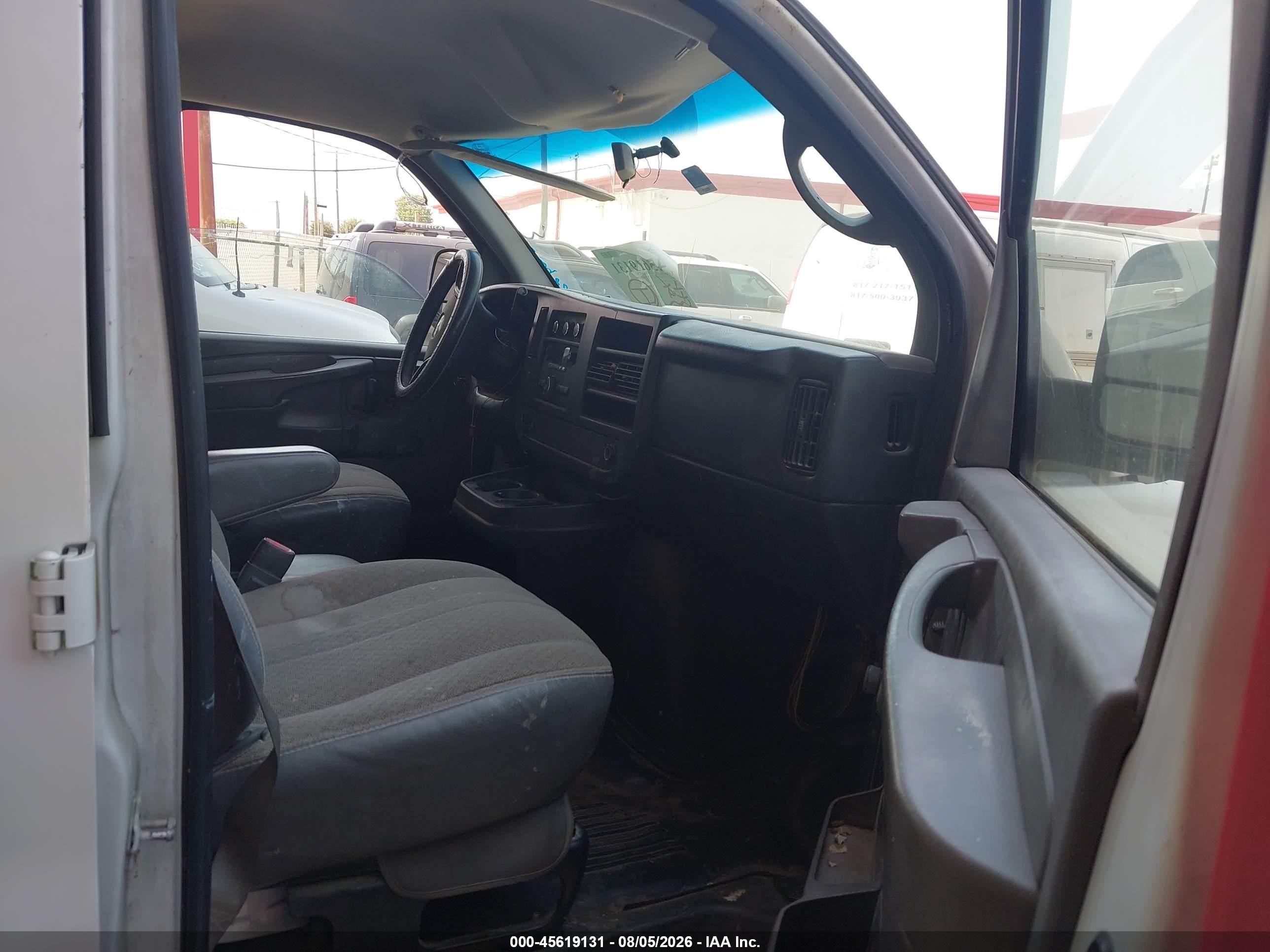 2011 Chevrolet Express 2500 Work Van Белый vin: 1GCWGFBA0B1105875