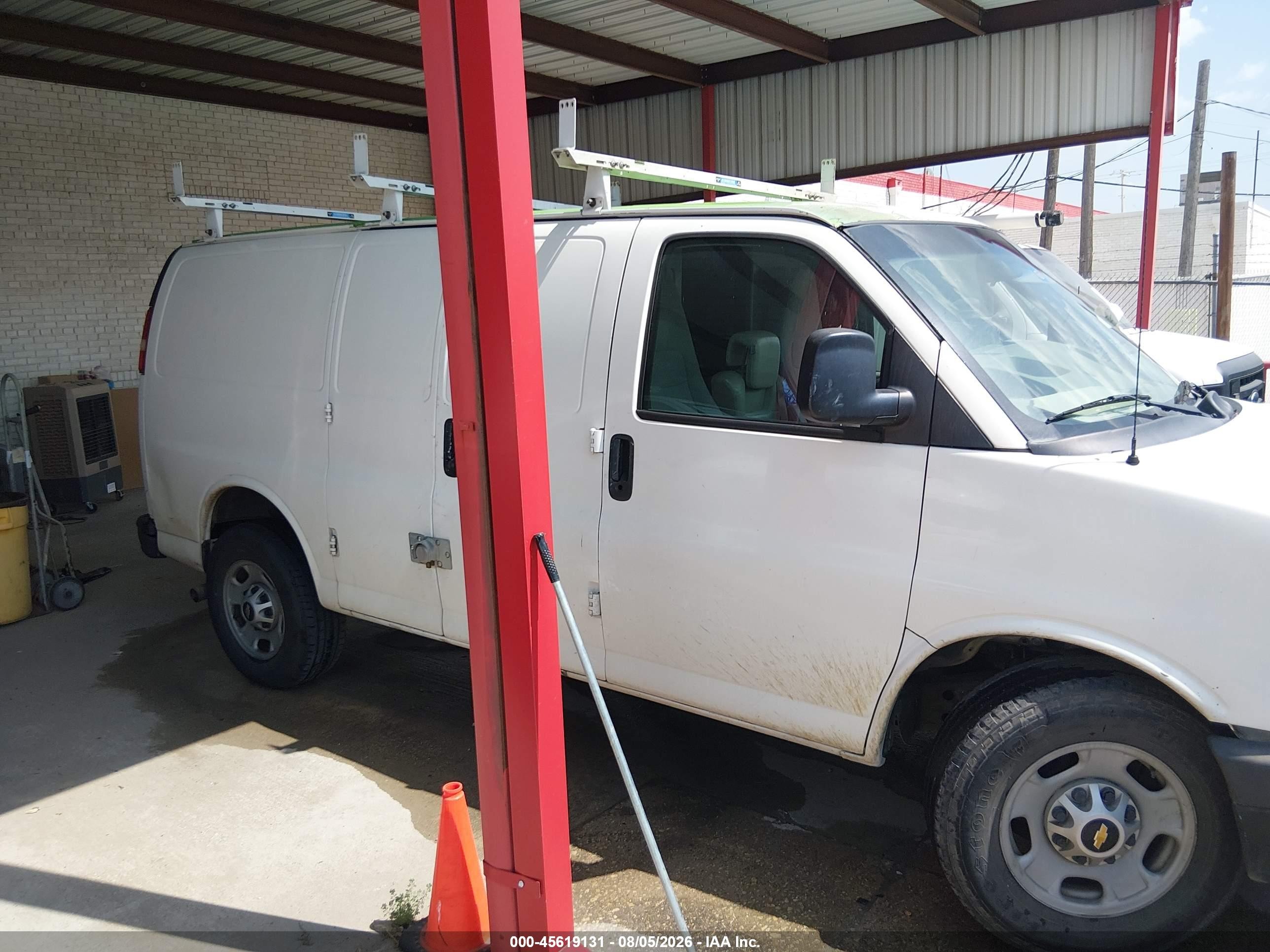 2011 Chevrolet Express 2500 Work Van Белый vin: 1GCWGFBA0B1105875