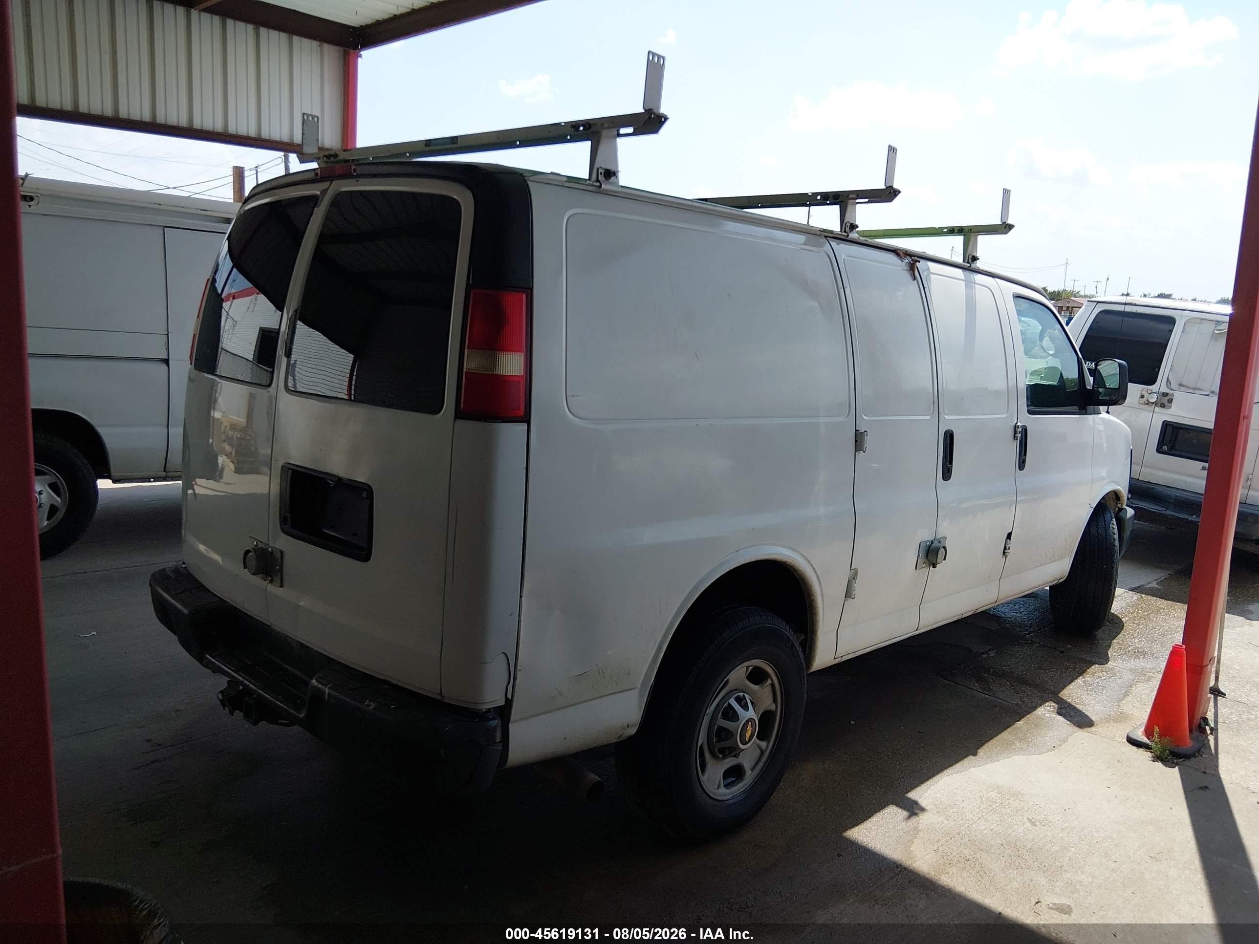 2011 Chevrolet Express 2500 Work Van Белый vin: 1GCWGFBA0B1105875