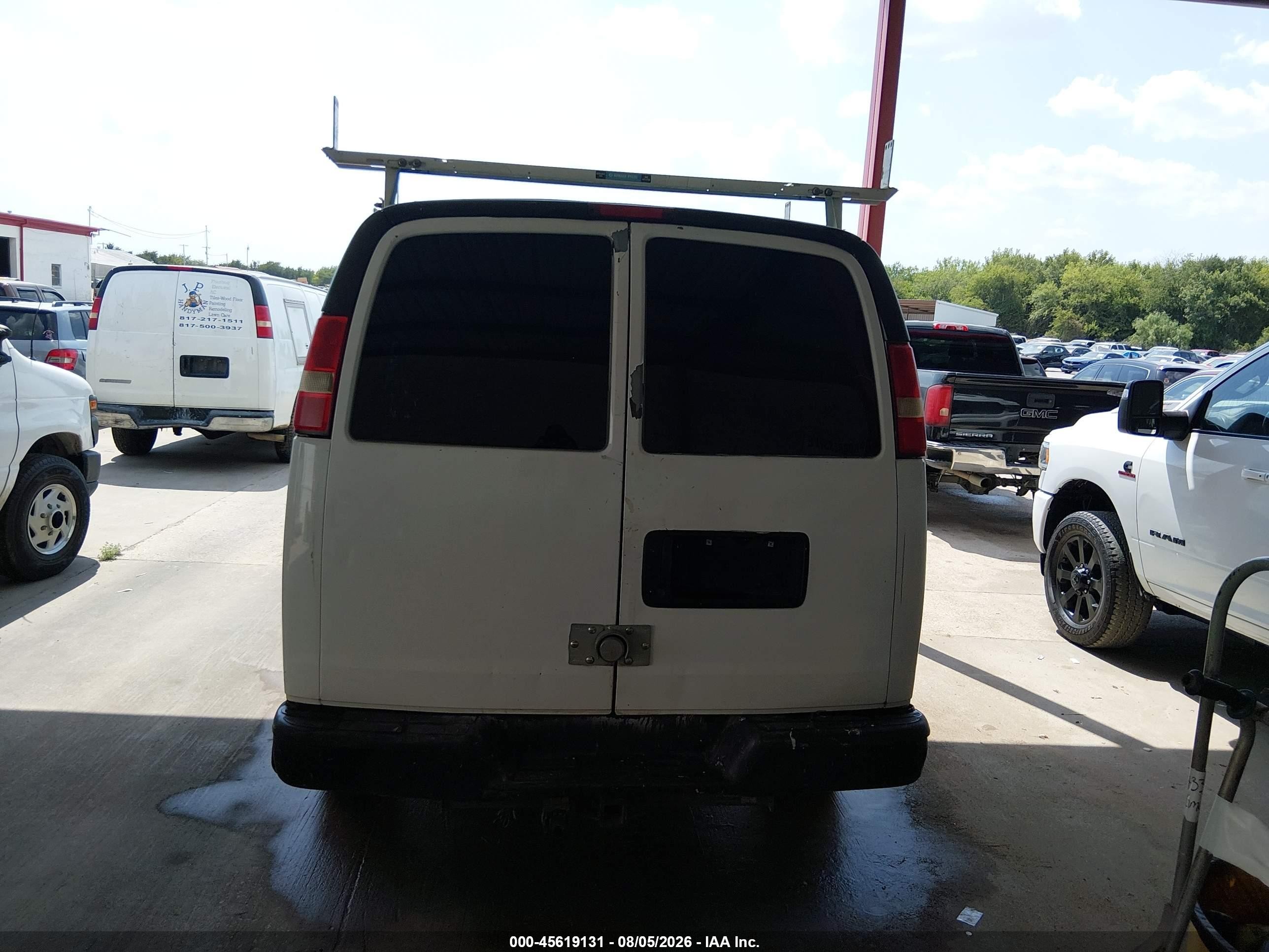 2011 Chevrolet Express 2500 Work Van Белый vin: 1GCWGFBA0B1105875