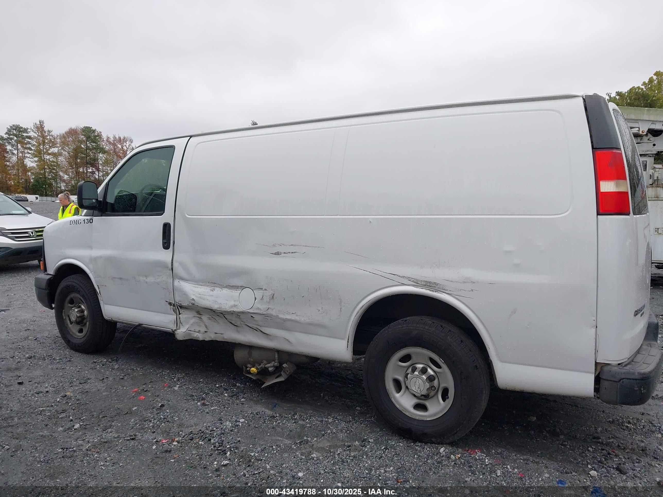2014 Chevrolet Express 2500 Work Van White vin: 1GCWGFBA2E1203617