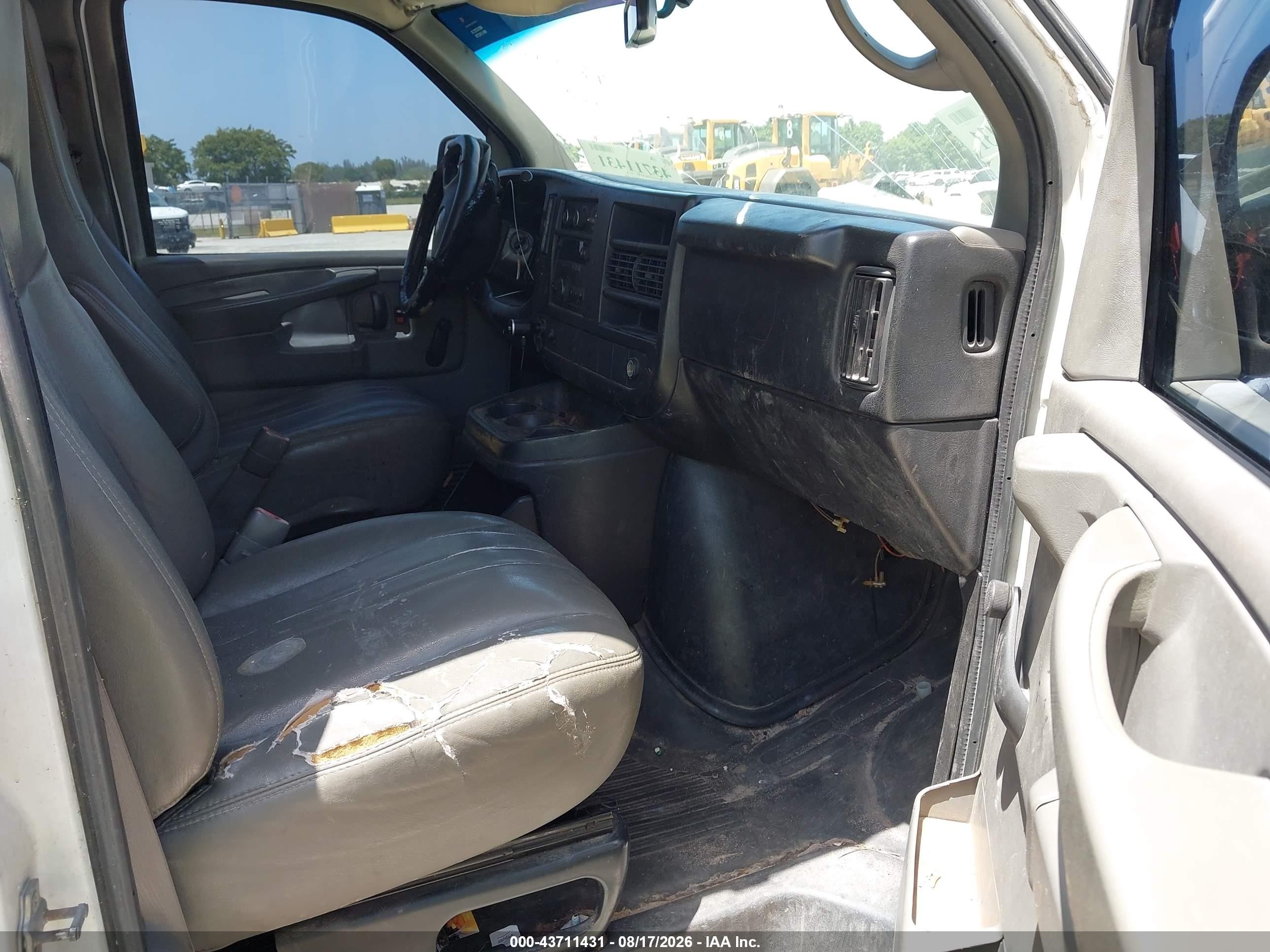 2012 Chevrolet Express 2500 Work Van White vin: 1GCWGFBA4C1176630