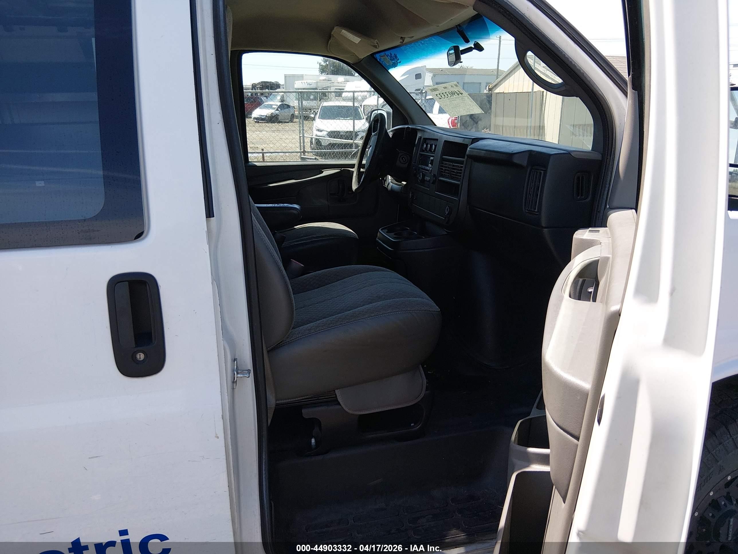 2013 Chevrolet Express 2500 Work Van White vin: 1GCWGFBA4D1101542