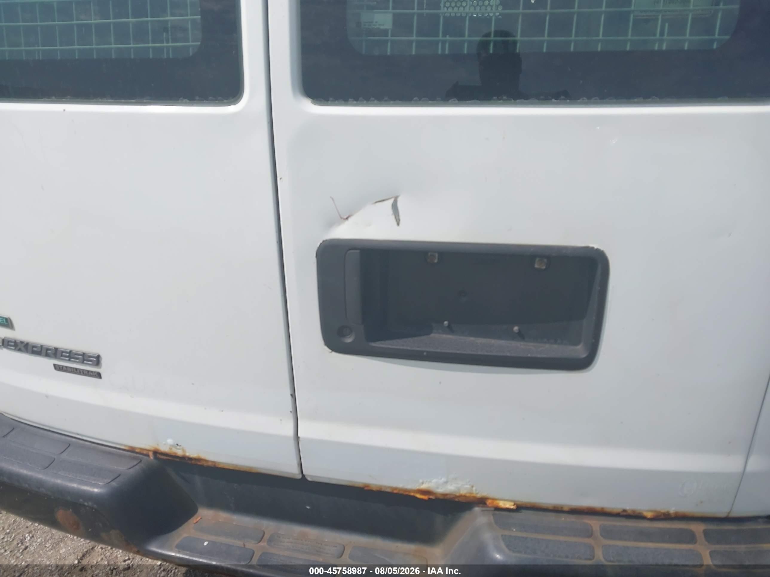 2011 Chevrolet Express 2500 Work Van White vin: 1GCWGFBA5B1146227