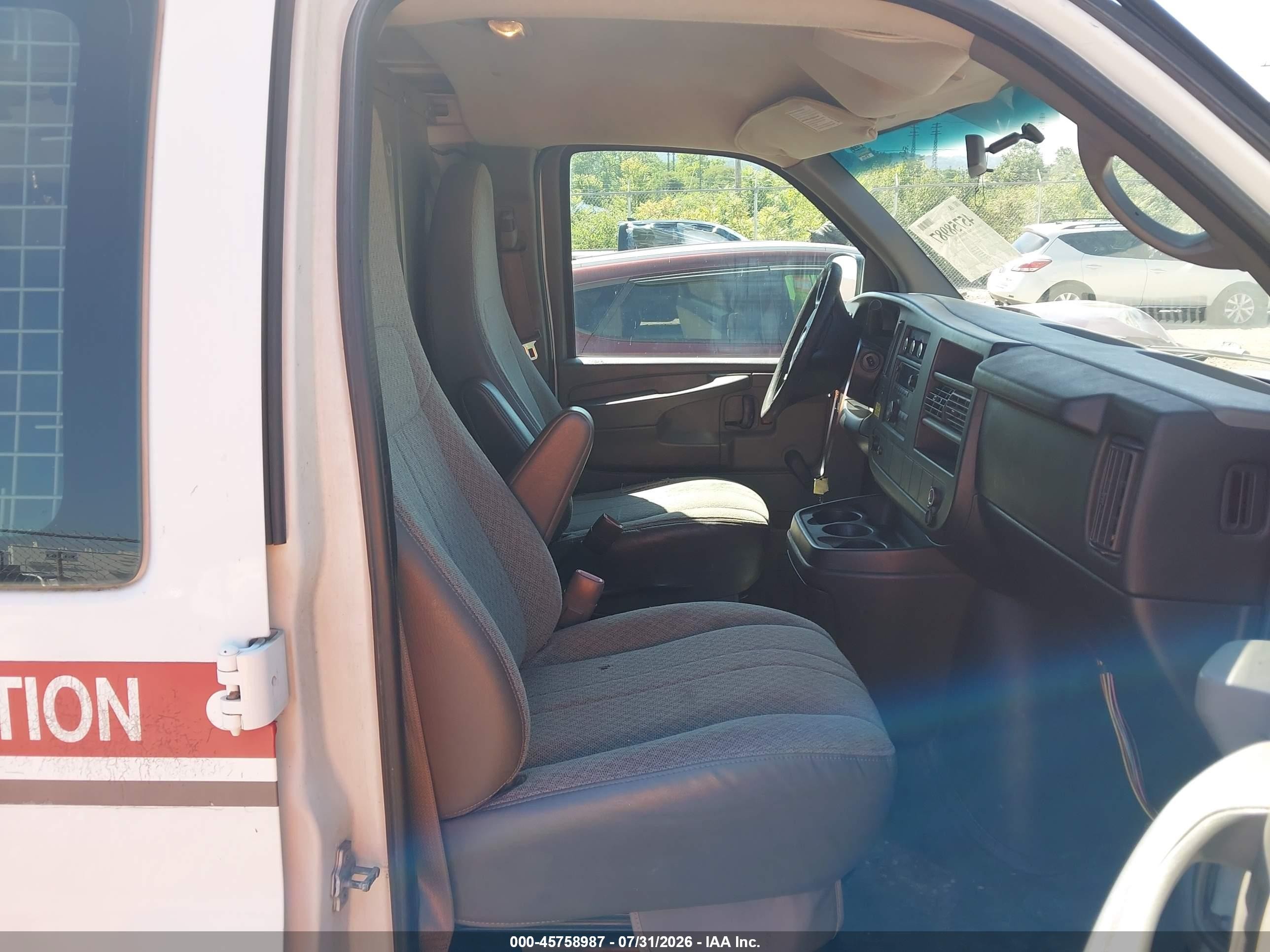 2011 Chevrolet Express 2500 Work Van White vin: 1GCWGFBA5B1146227