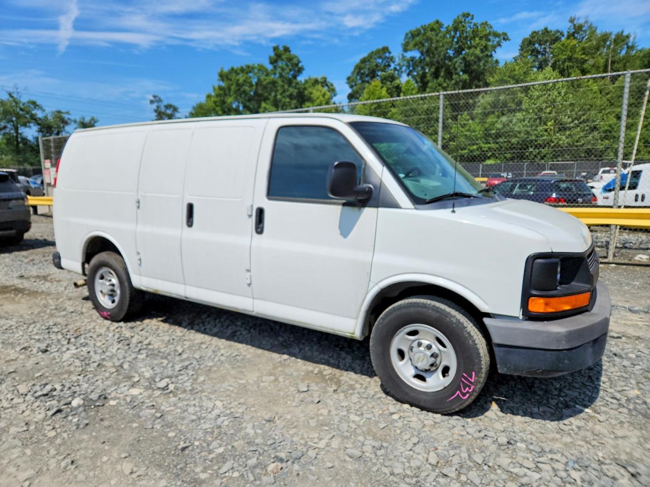 2013 Chevrolet Express G2500 White vin: 1GCWGFBA5D1102392